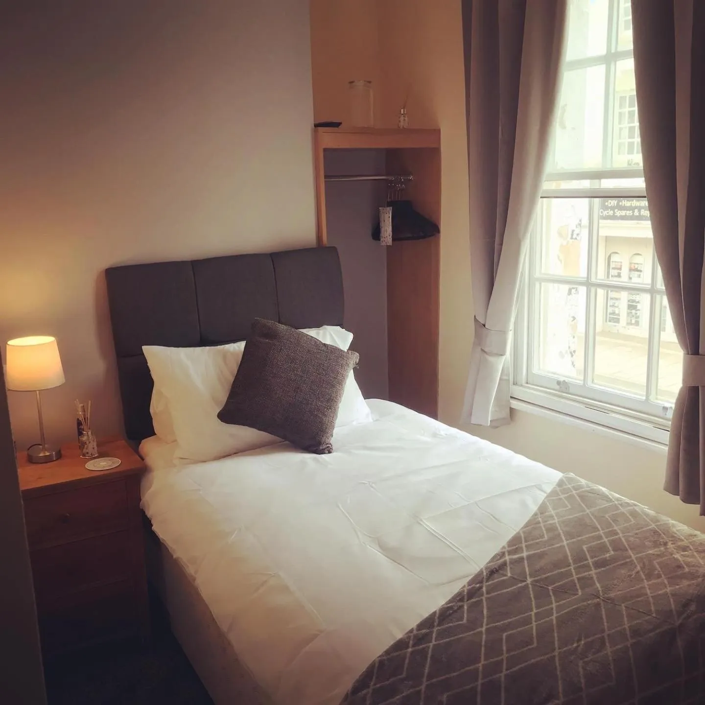 Bed in The Swan Inn Newport