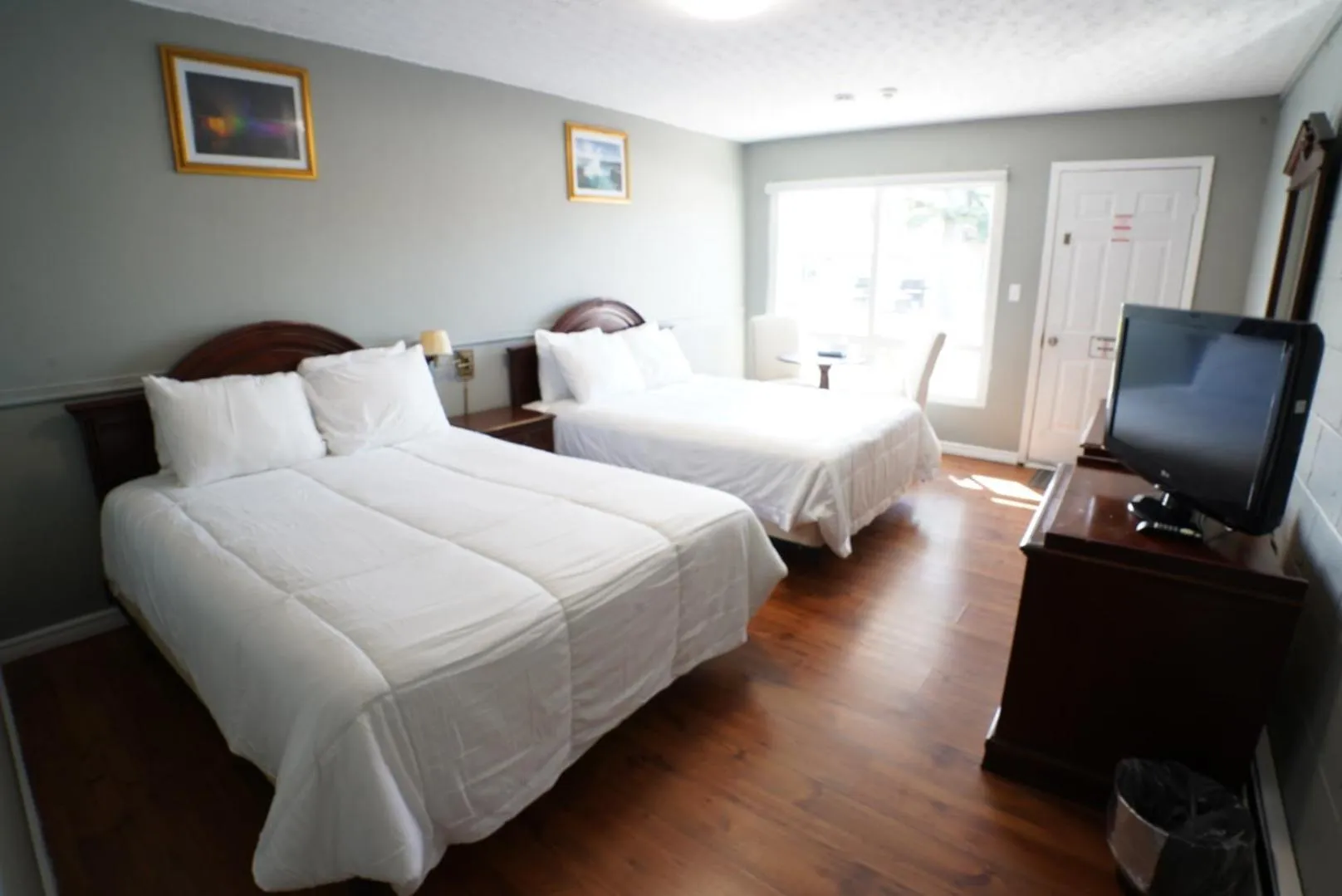 Bedroom, Bed in Falcon Inn