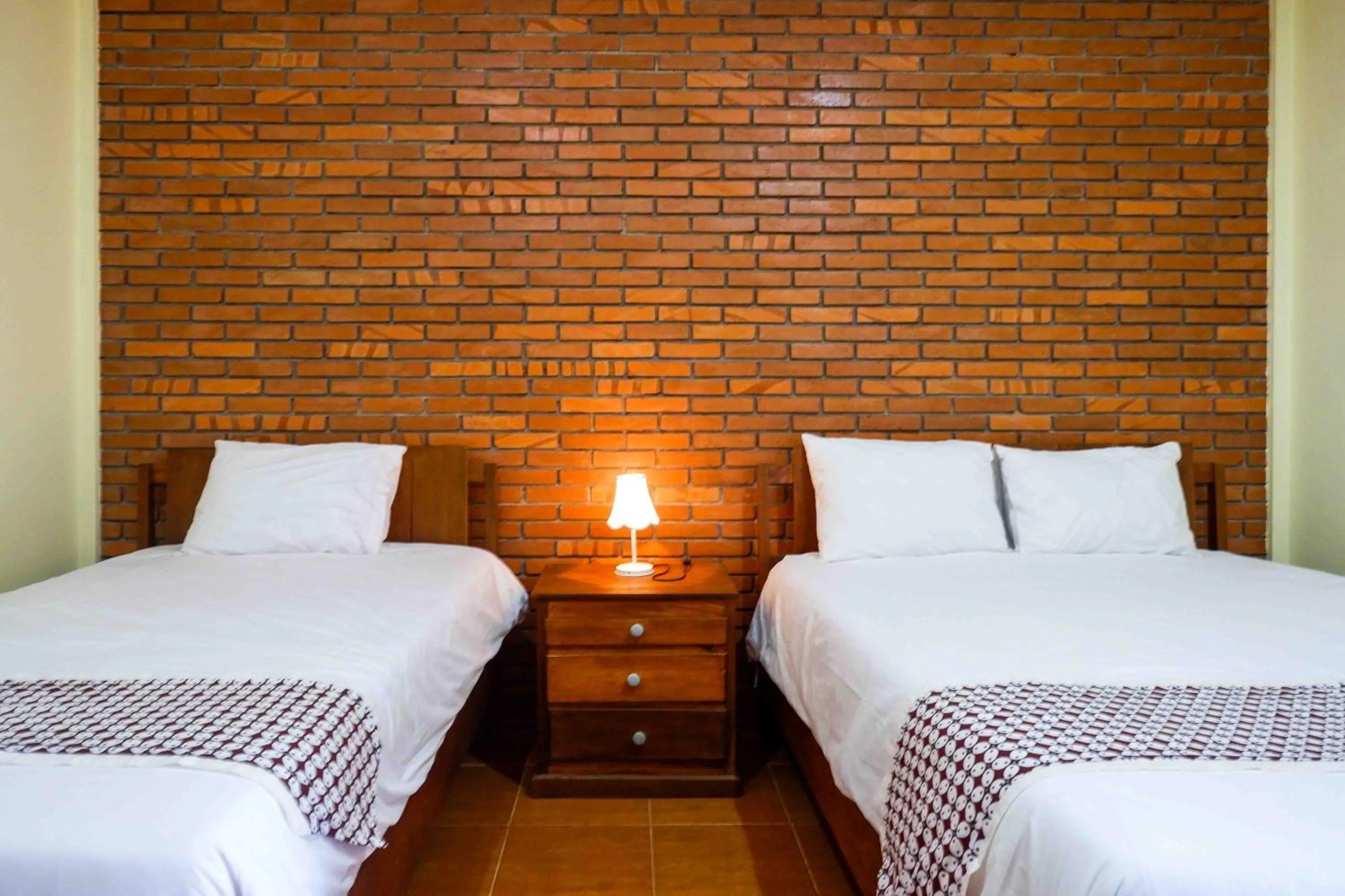 Bed in Roemah Beong Syariah at Desa Wisata Kembanglimus Mitra RedDoorz