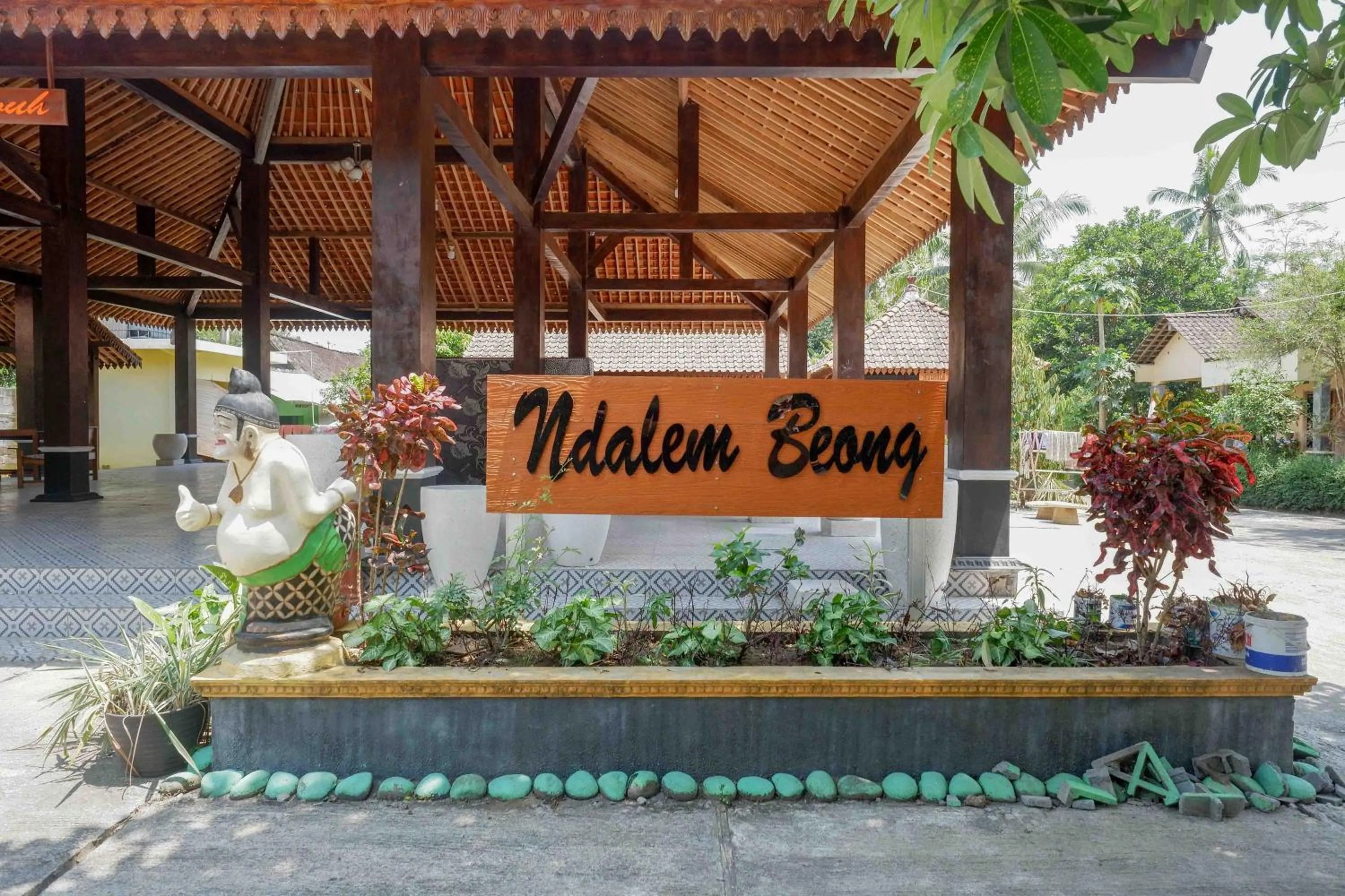 Facade/entrance in Roemah Beong Syariah at Desa Wisata Kembanglimus Mitra RedDoorz