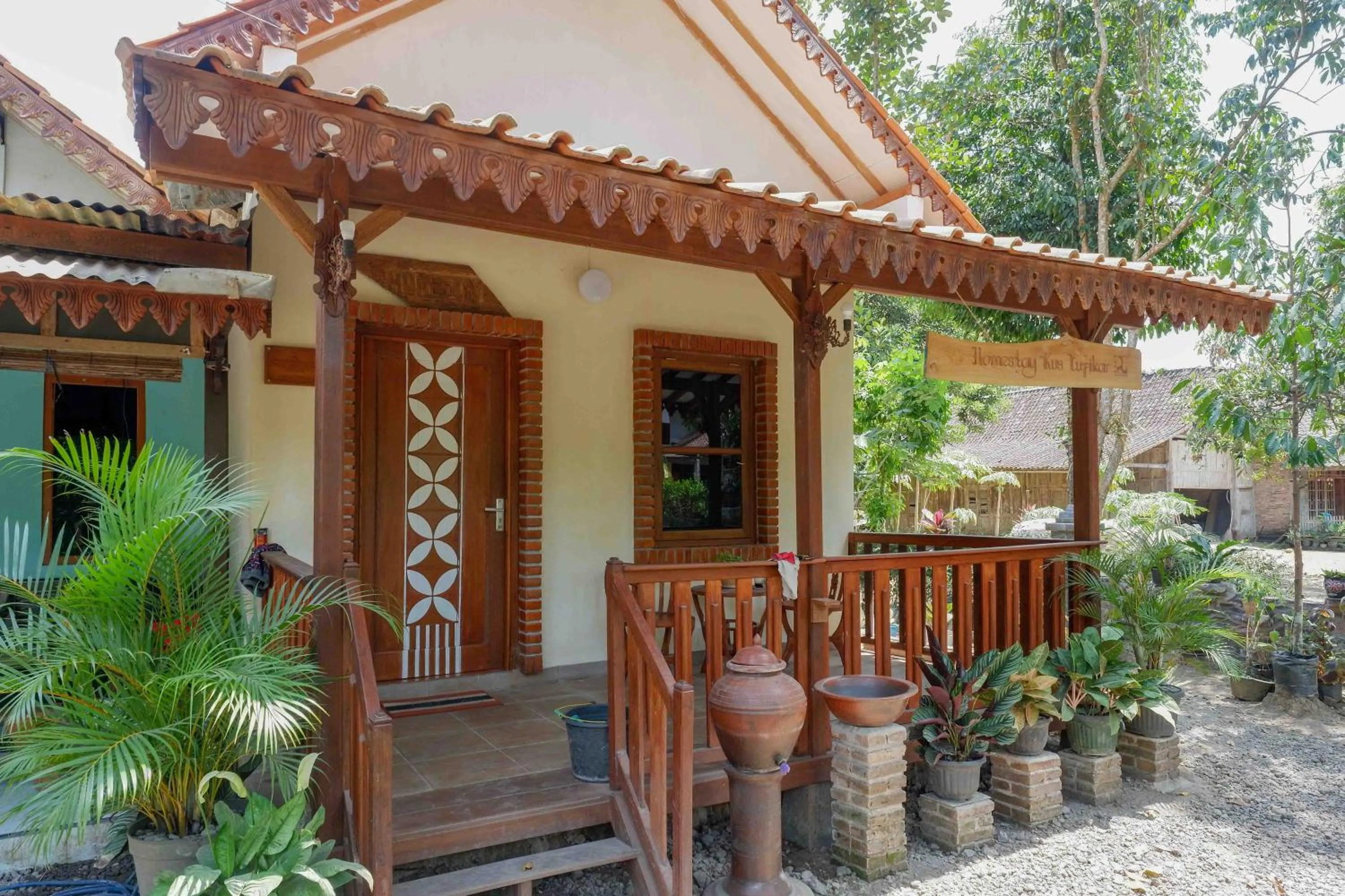 Property building in Roemah Beong Syariah at Desa Wisata Kembanglimus Mitra RedDoorz