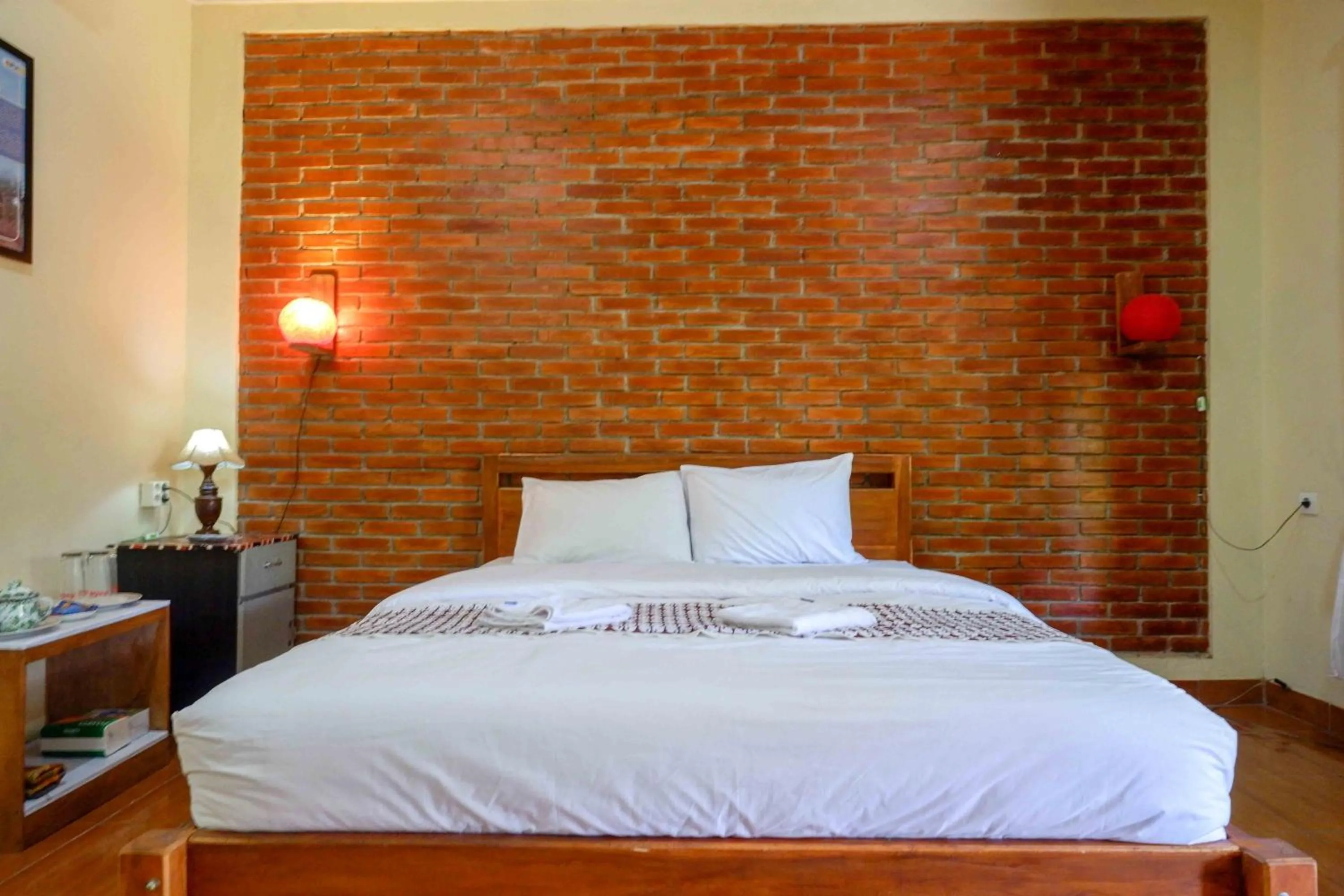 Bed in Roemah Beong Syariah at Desa Wisata Kembanglimus Mitra RedDoorz