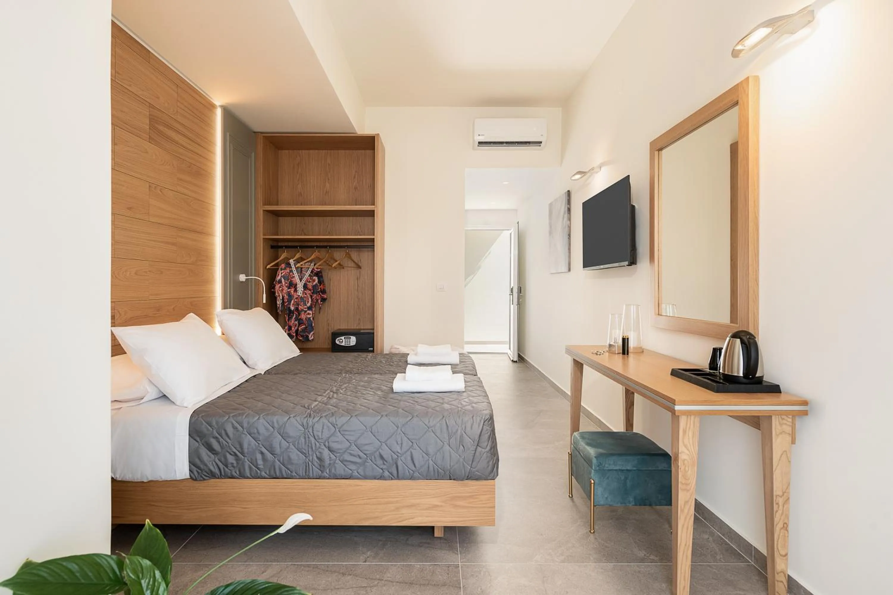 Photo of the whole room, Bed in Elia Platanias