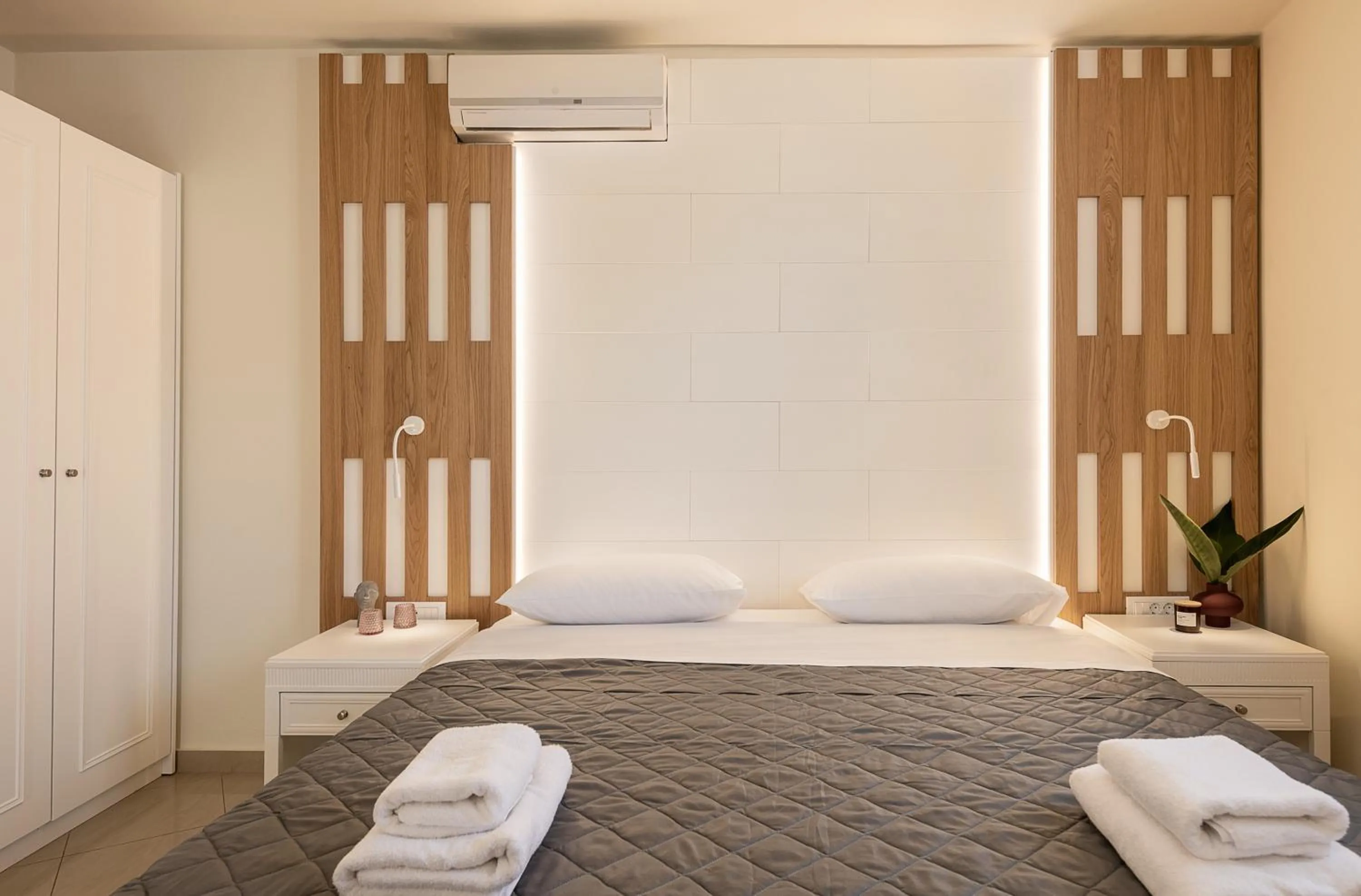 Photo of the whole room, Bed in Elia Platanias