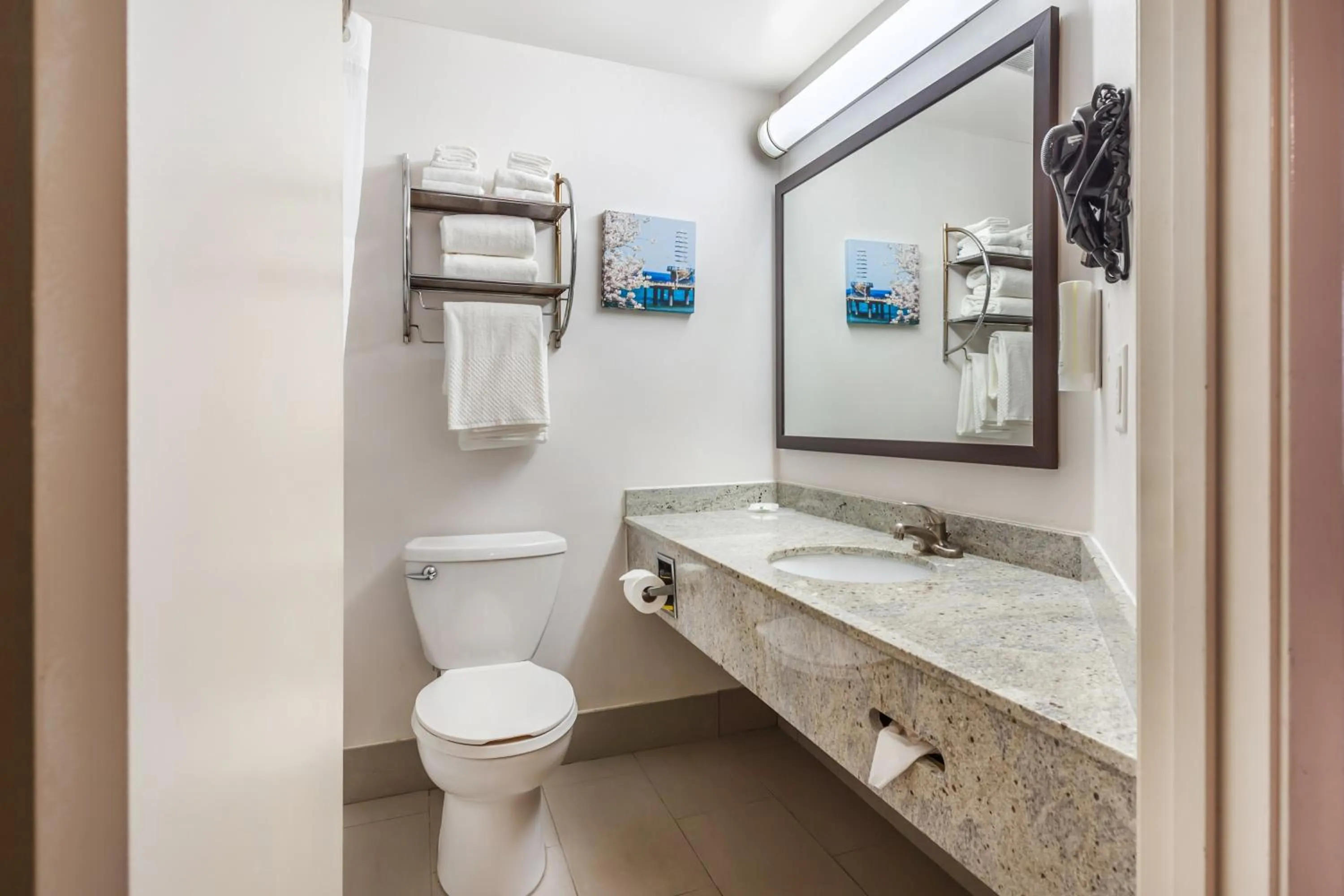 Bathroom in Quality Hotel