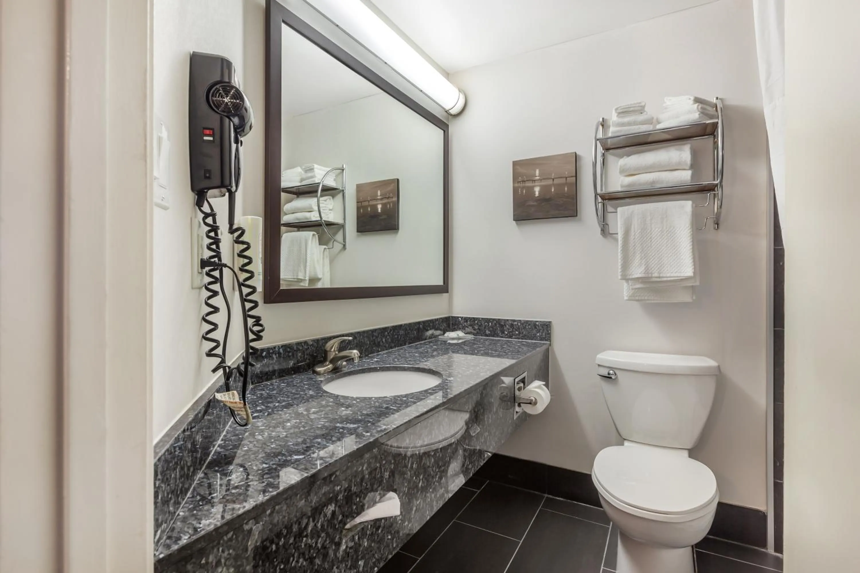 Bathroom in Quality Hotel