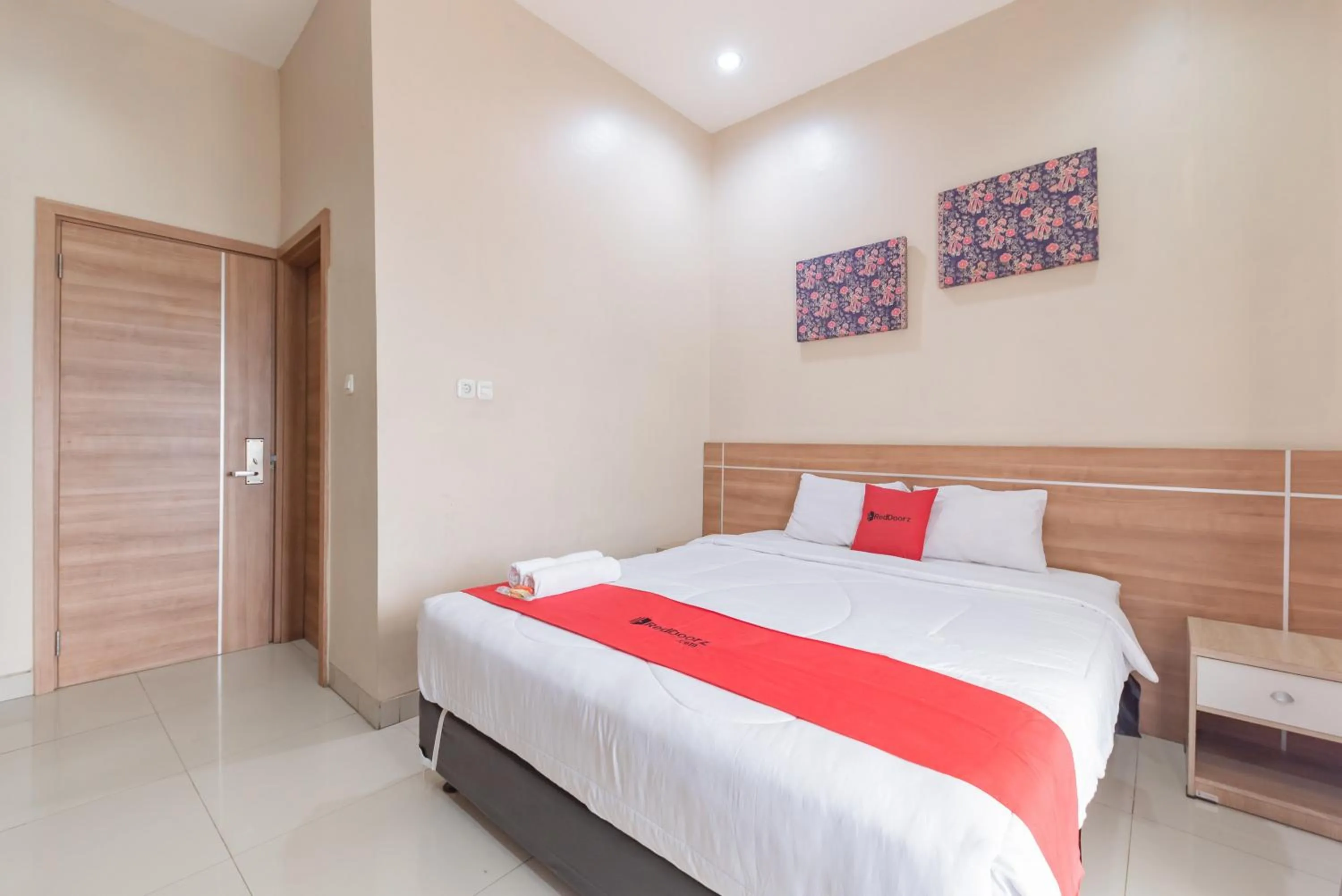Bedroom, Bed in RedDoorz Premium @ Griya Inkoppabri Cisarua Puncak