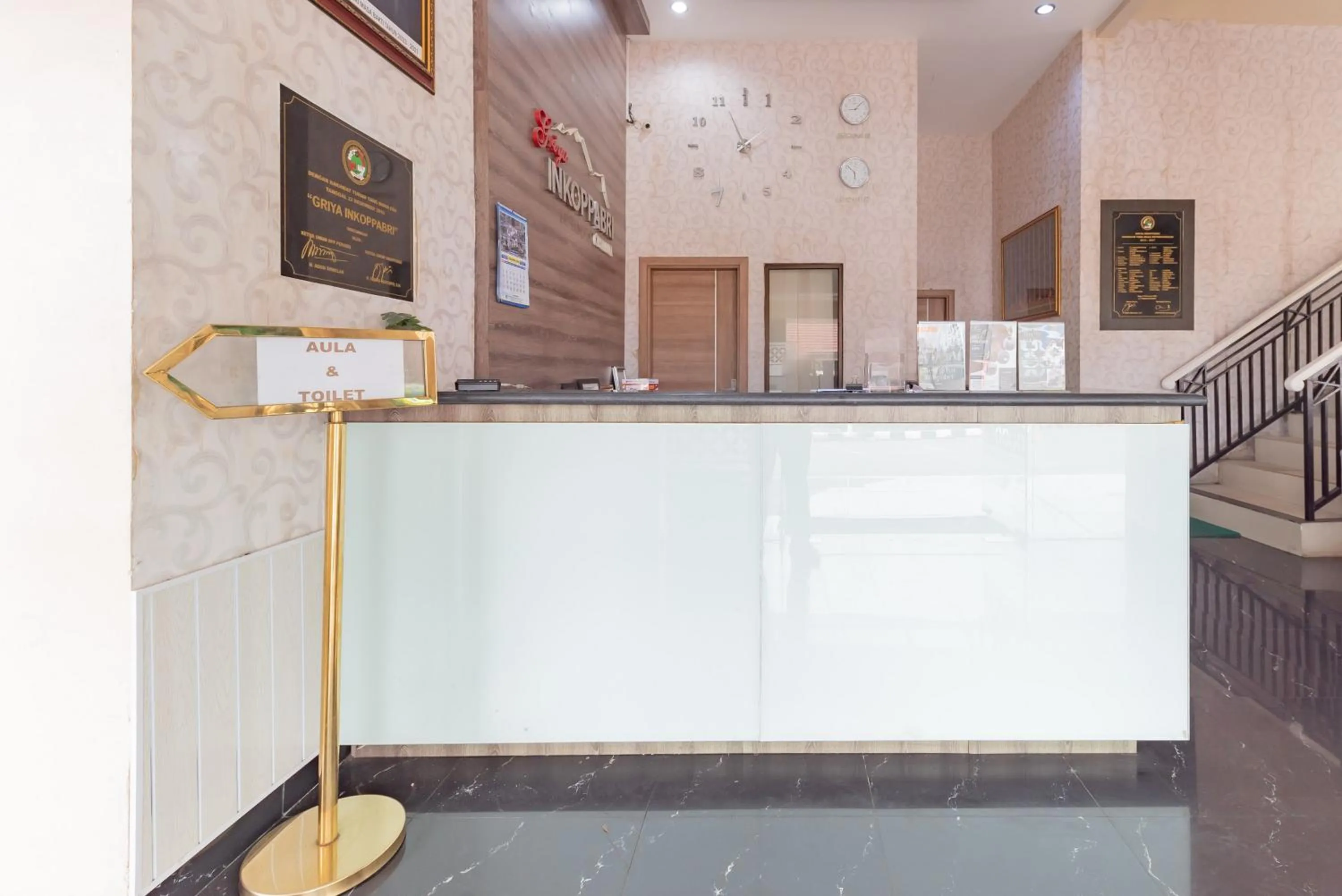 Lobby or reception in RedDoorz Premium @ Griya Inkoppabri Cisarua Puncak