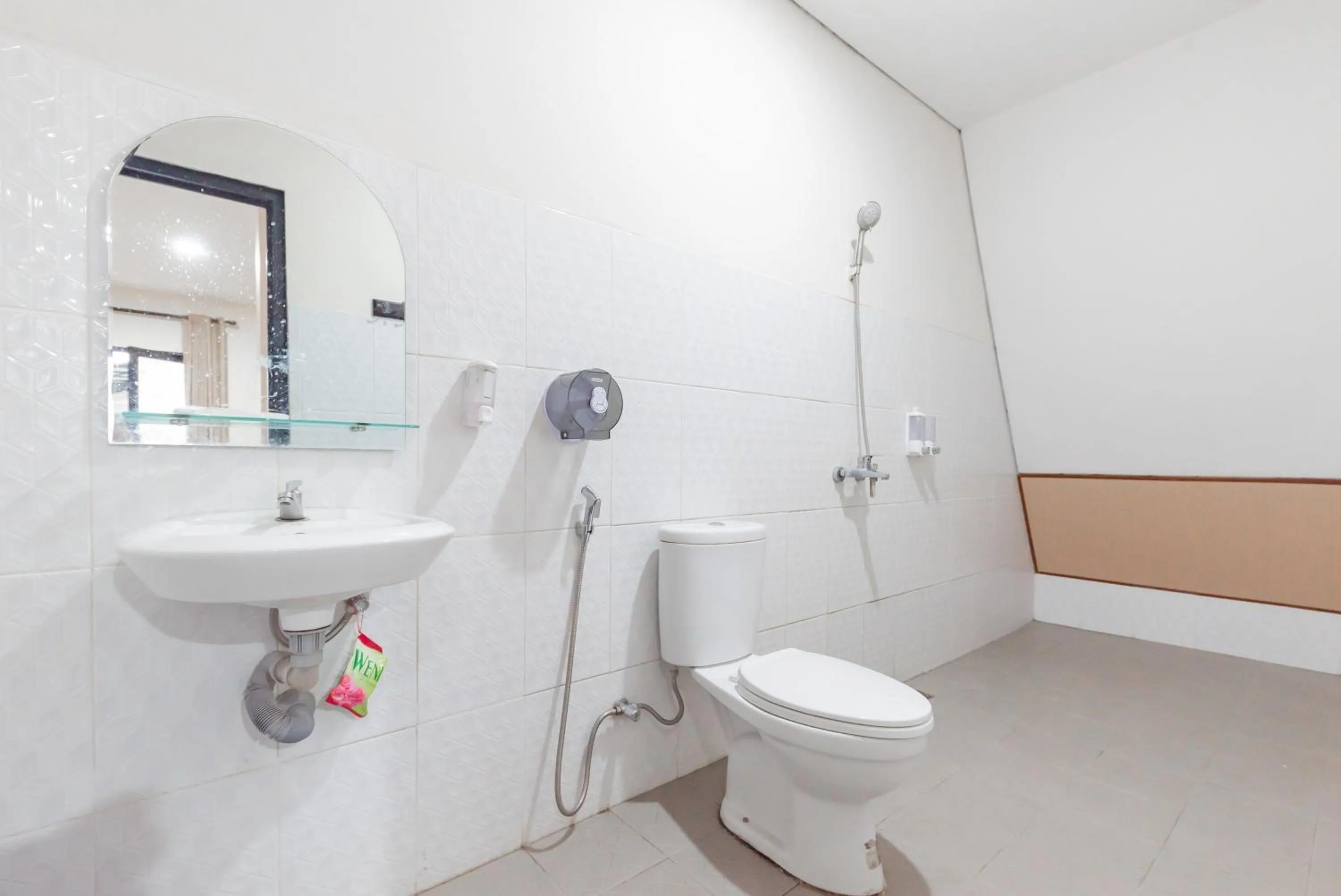 Bathroom in RedDoorz Premium @ Griya Inkoppabri Cisarua Puncak