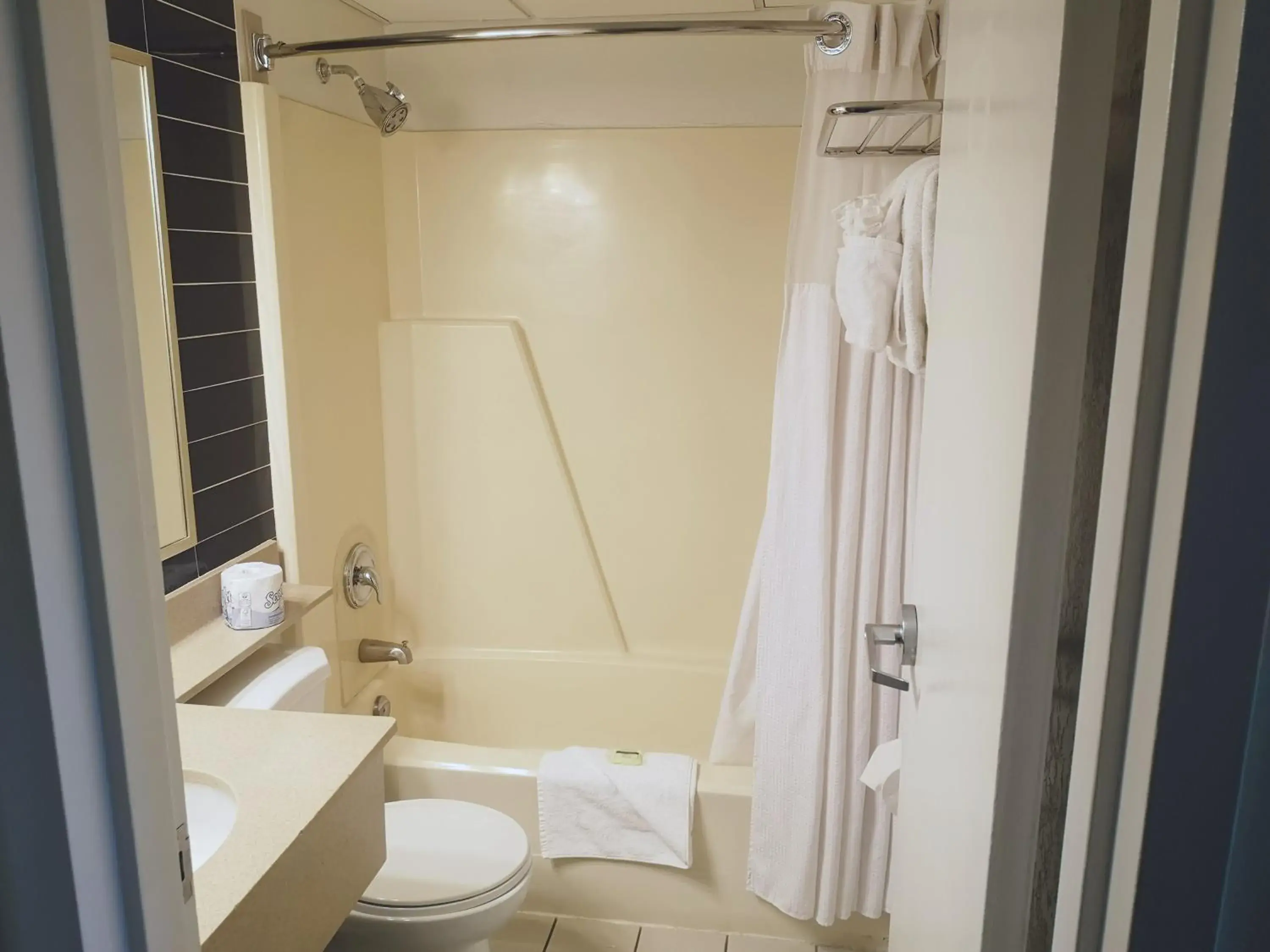 Queen Room with Two Queen Beds - Non-Smoking in Travelodge by Wyndham Edmonton West Queen Room with Two Queen Beds - Non-Smoking in Travelodge by Wyndham Edmonton West