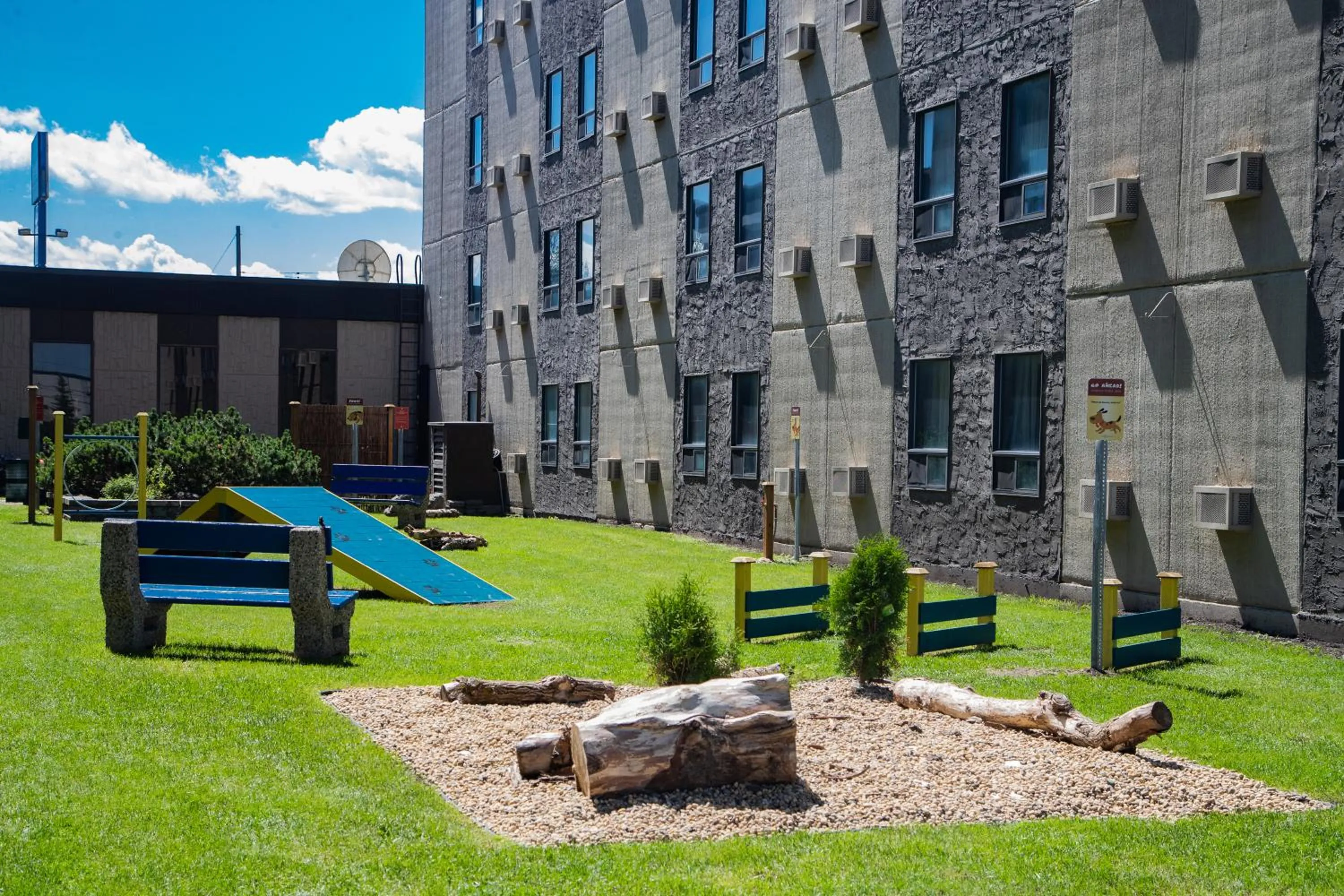 Pets in Travelodge by Wyndham Edmonton West