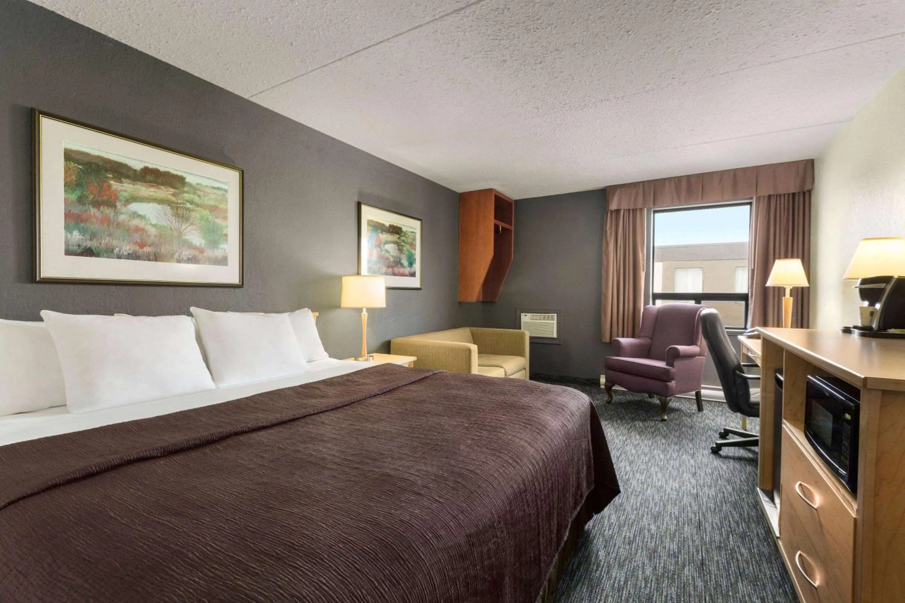 Photo of the whole room, Bed in Travelodge by Wyndham Edmonton West