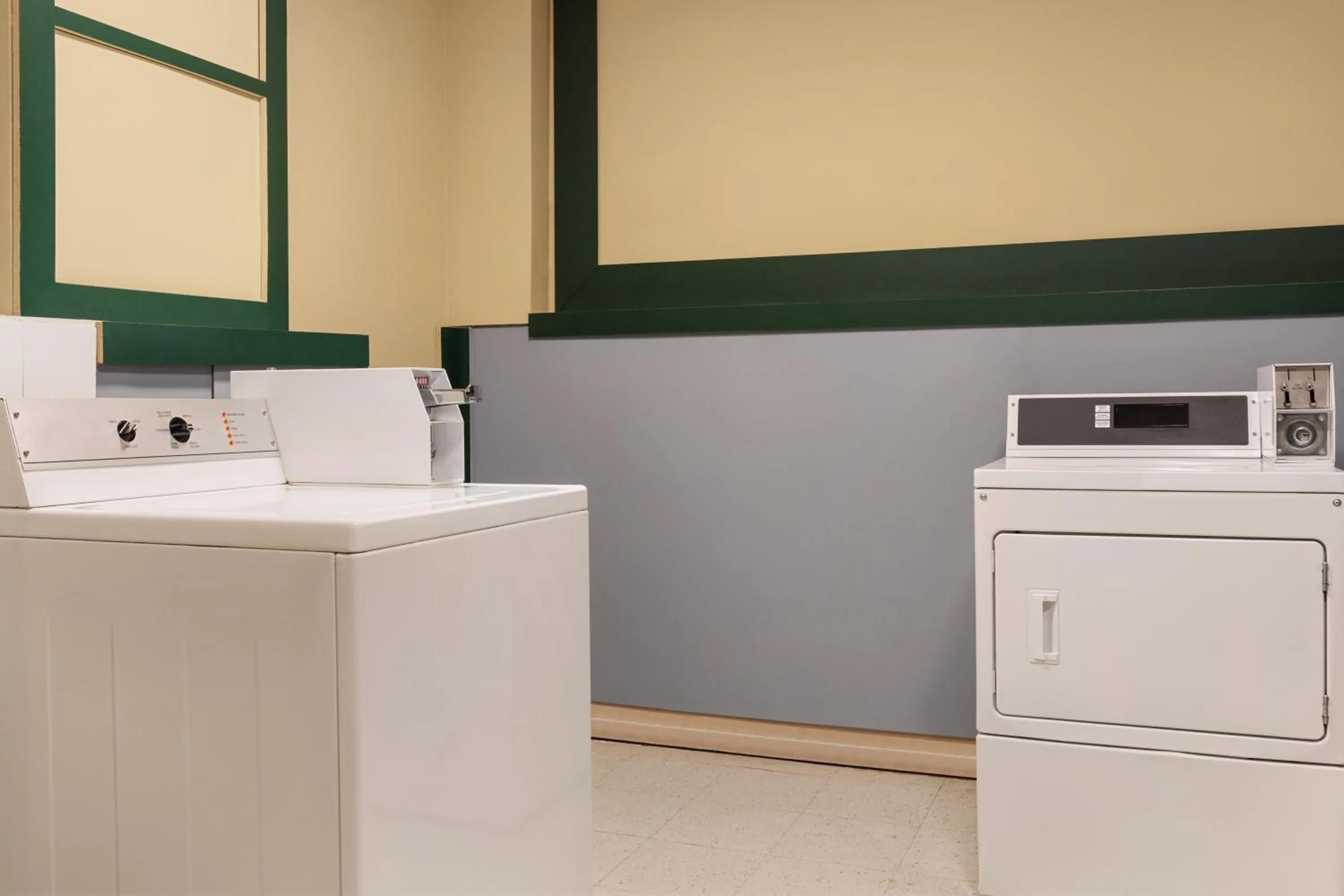 Travelodge by Wyndham Richmond Hill