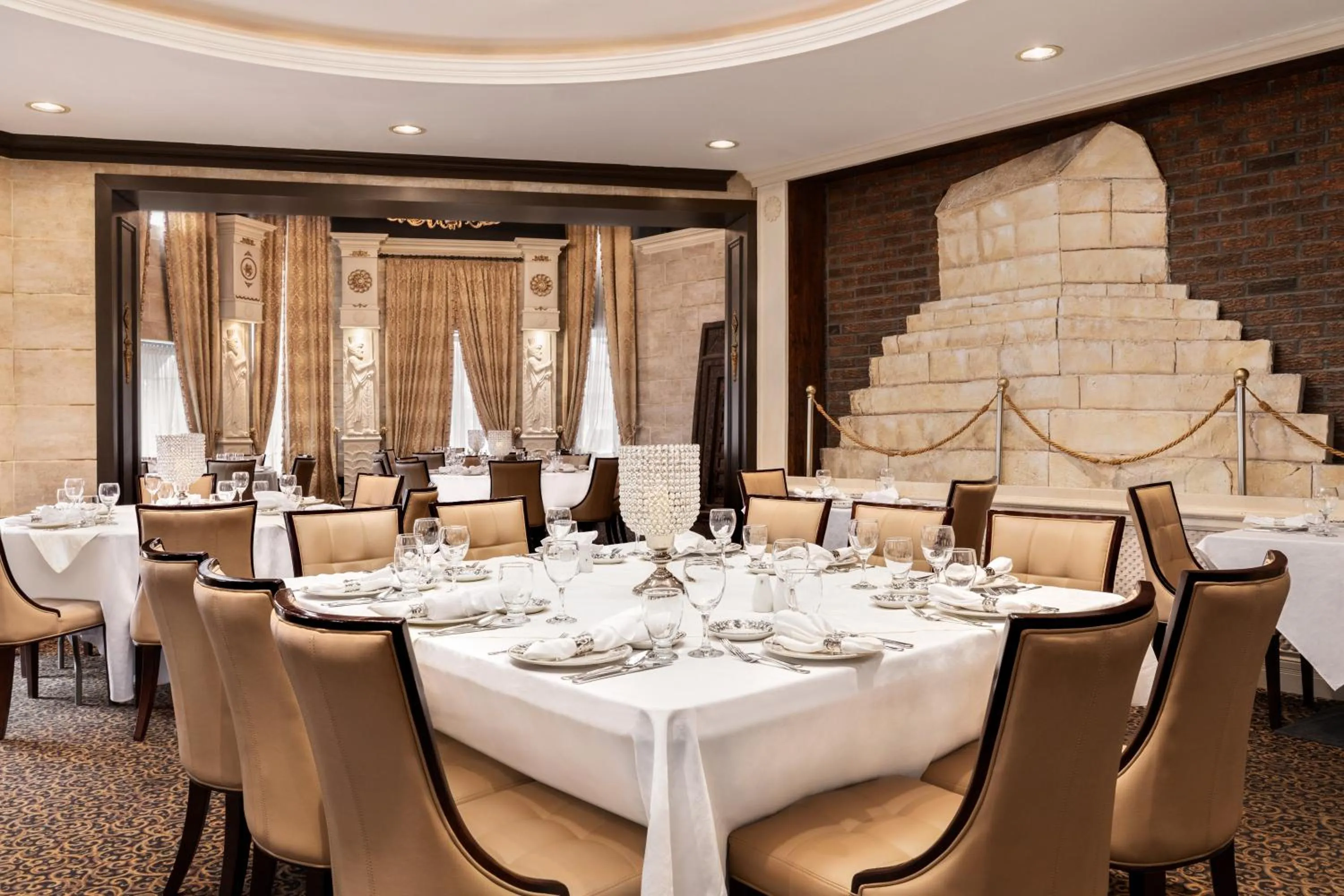 Lounge or bar in Travelodge by Wyndham Richmond Hill