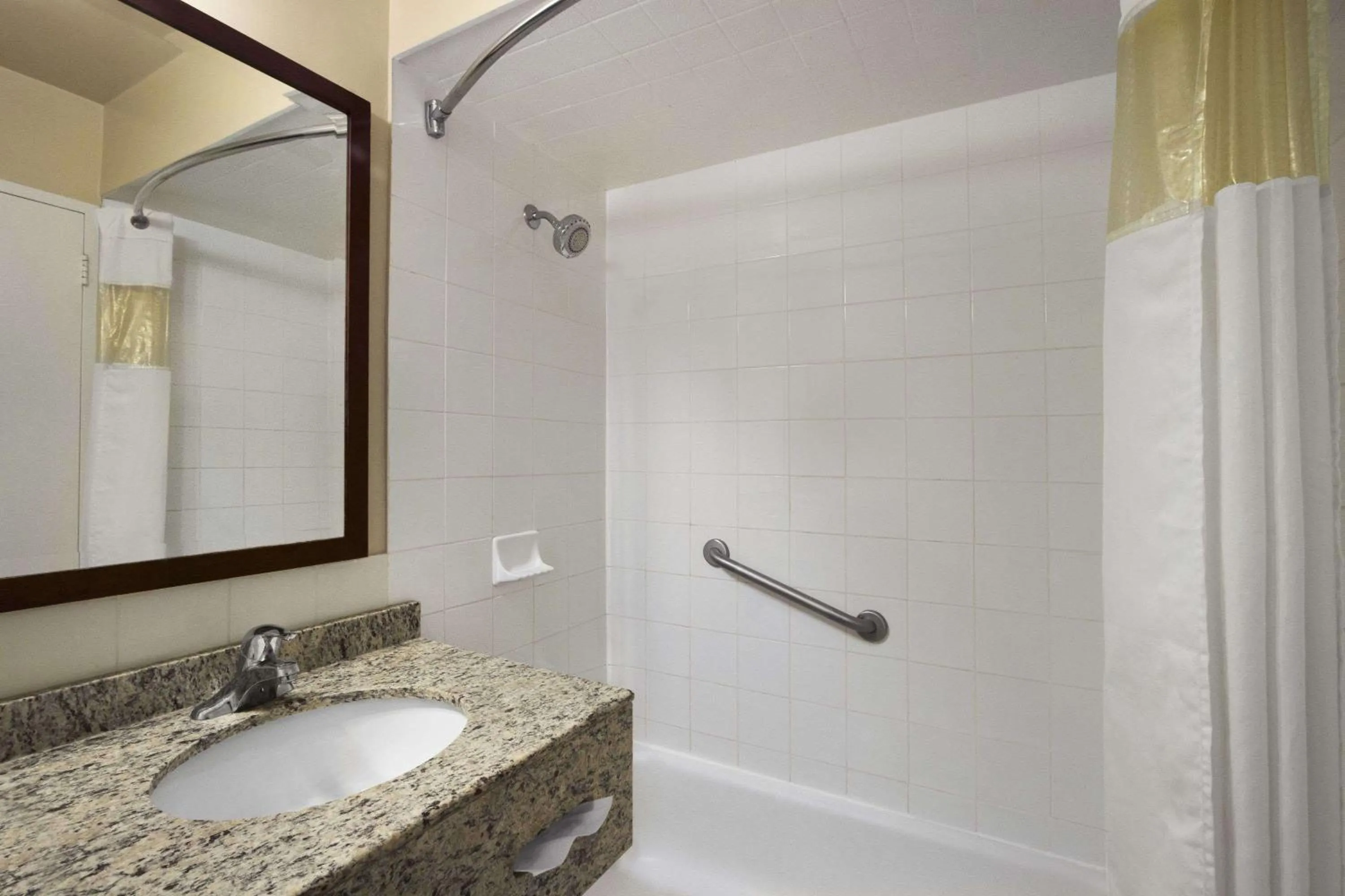 Bathroom in Travelodge by Wyndham Richmond Hill