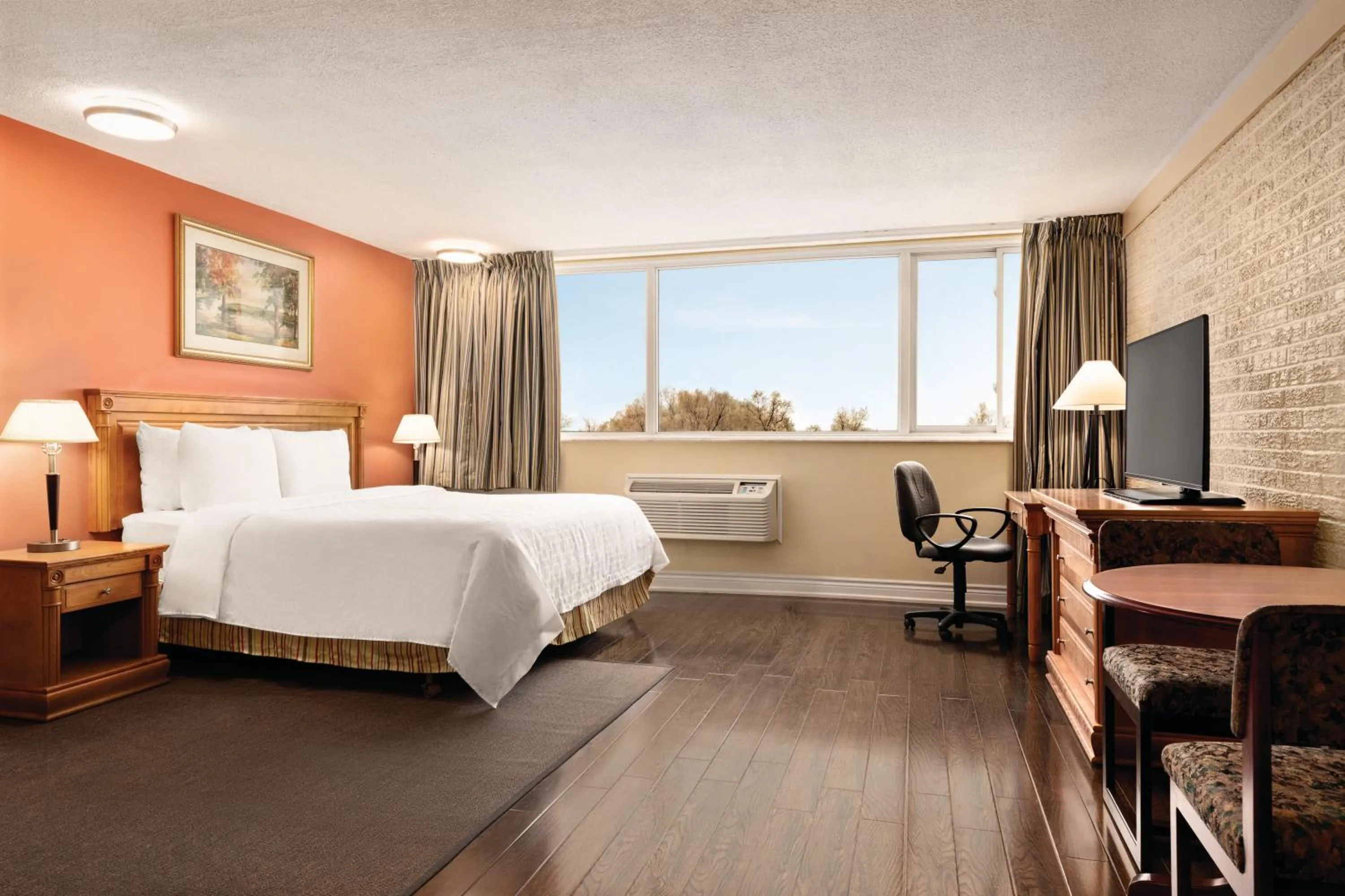 Bed in Travelodge by Wyndham Richmond Hill