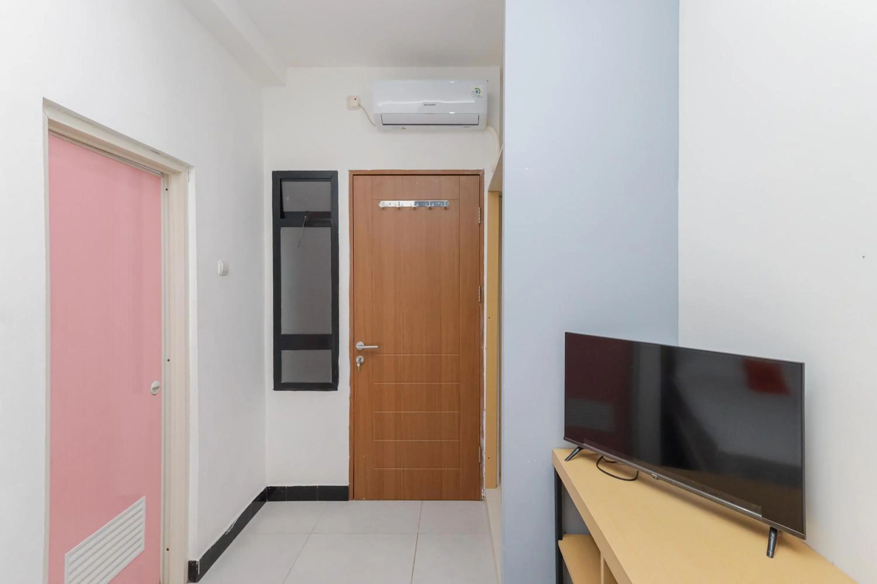 hair dresser, TV/Entertainment Center in KoolKost near RSCM Kencana - Minimum Stay 6 Nights