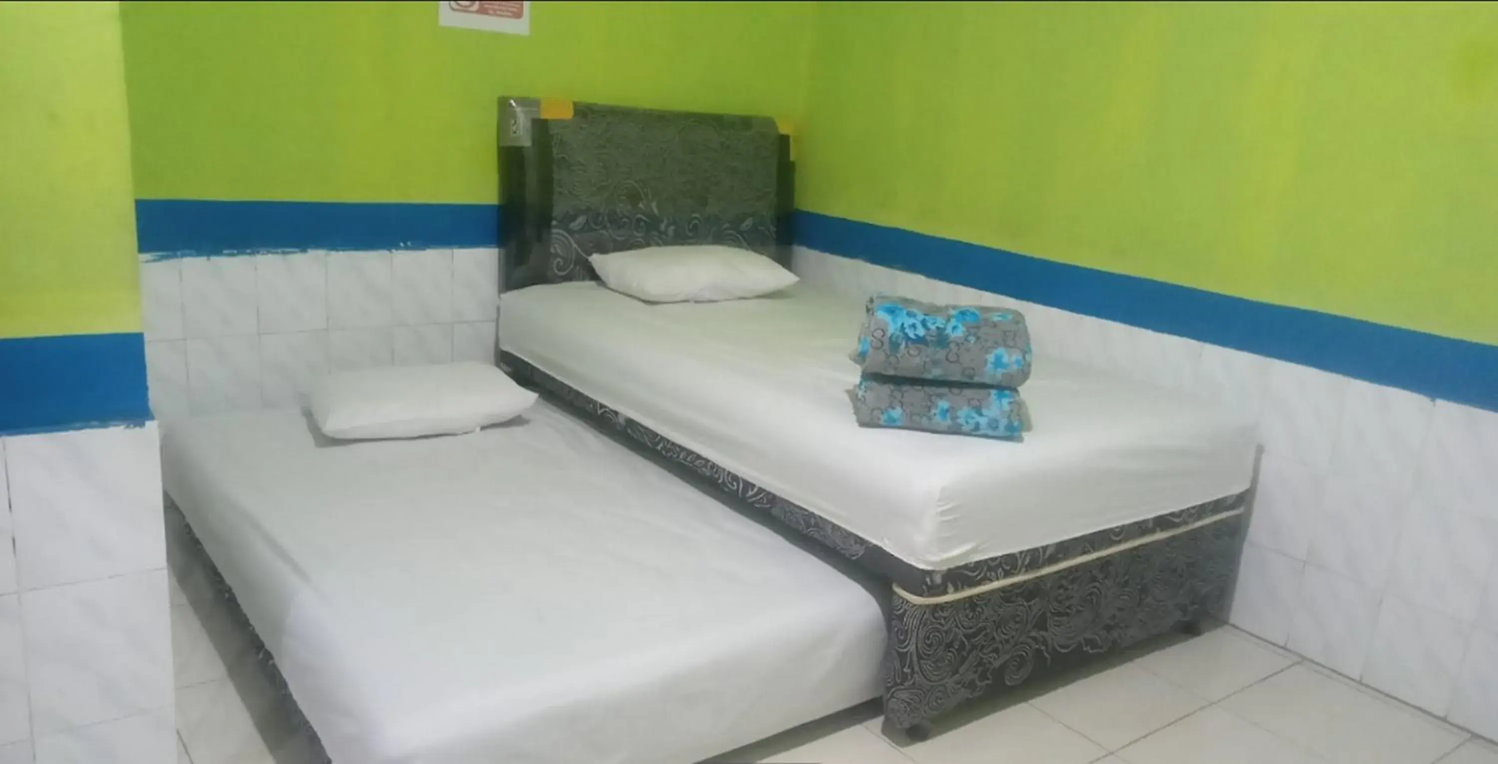 Twin Room in Hotel Indah Grogot Syariah Mitra RedDoorz Twin Room in Hotel Indah Grogot Syariah Mitra RedDoorz