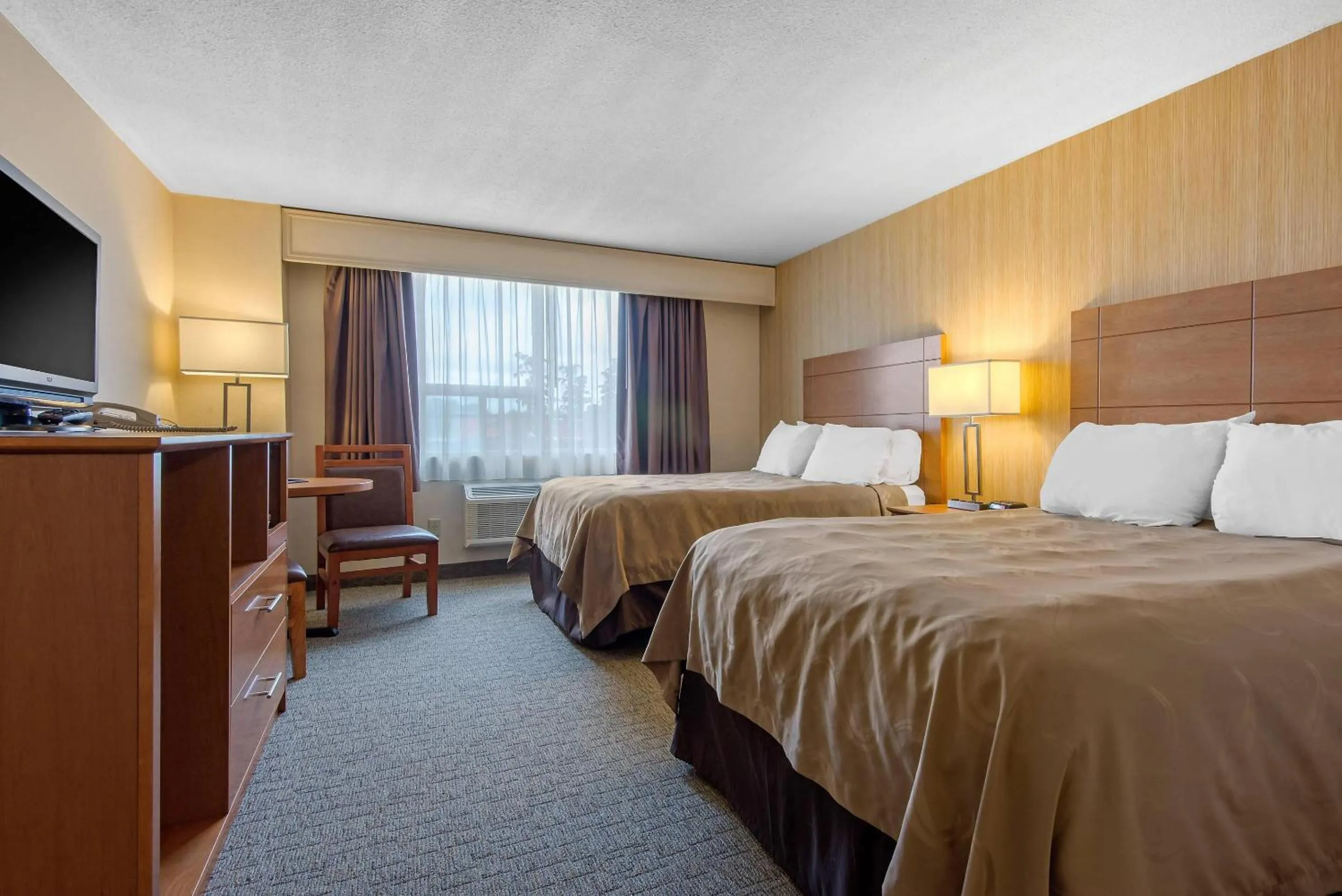 Bedroom, Bed in Quality Inn & Conference Centre Downtown Sudbury
