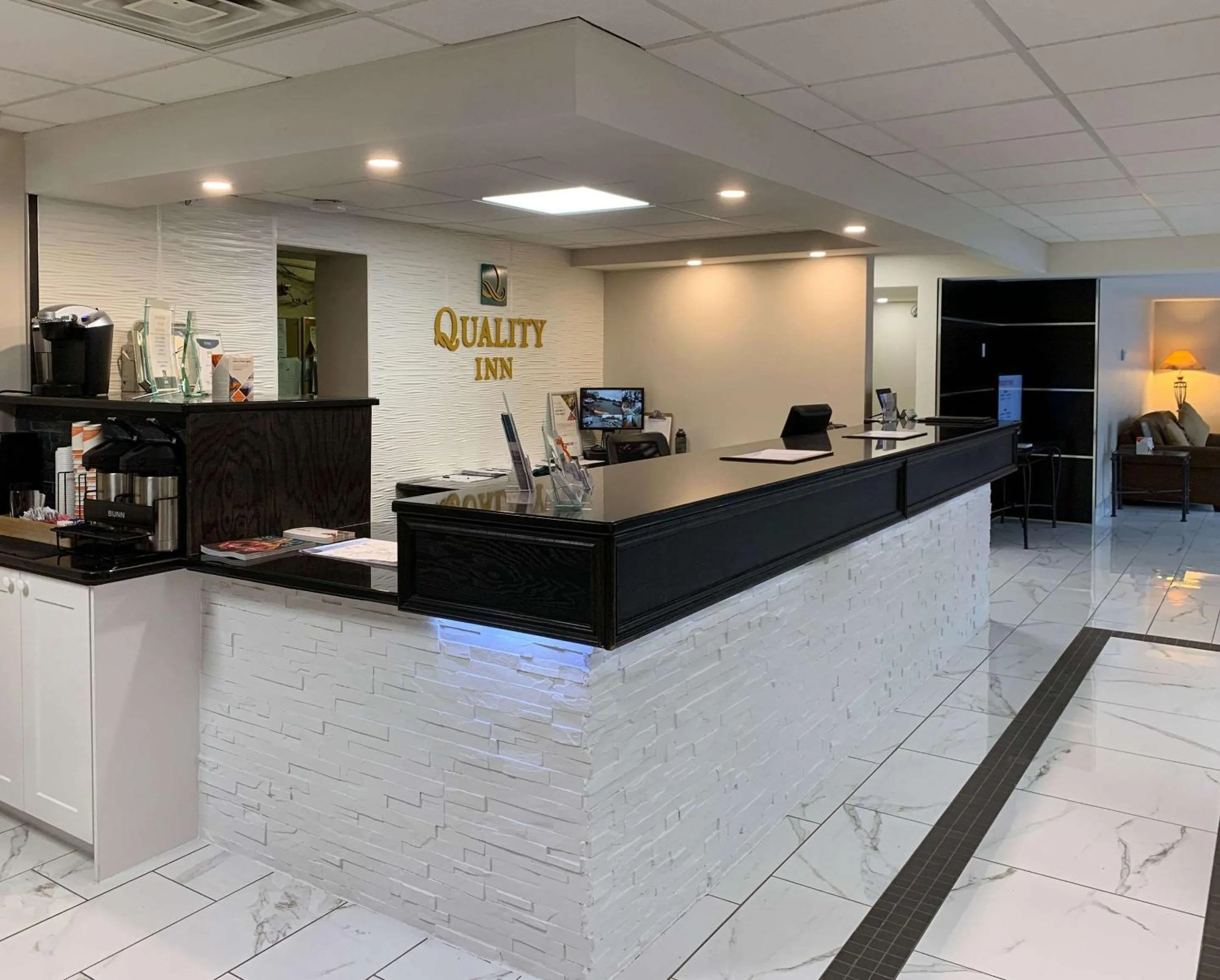 Lobby or reception in Quality Inn & Conference Centre Downtown Sudbury