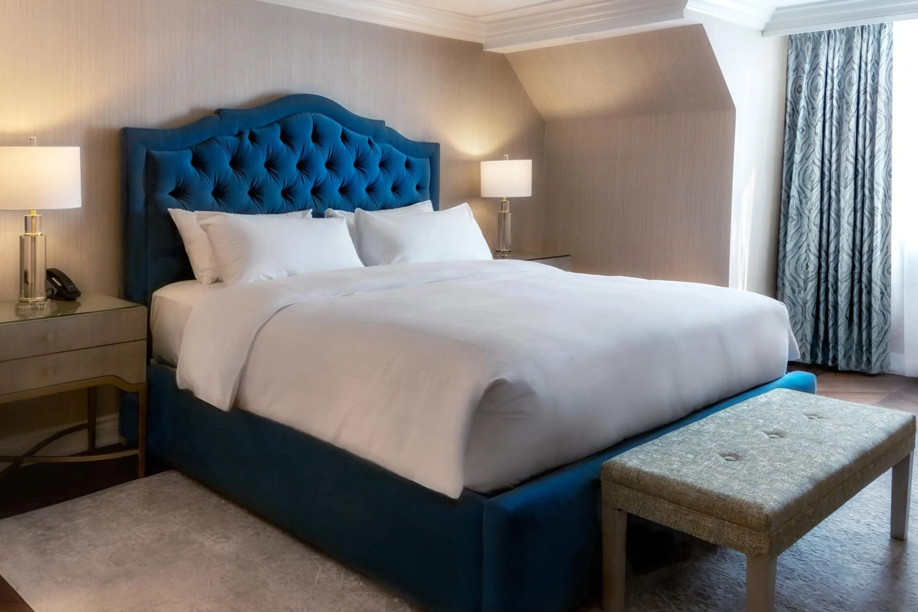 Bedroom, Bed in Chateau Vaudreuil