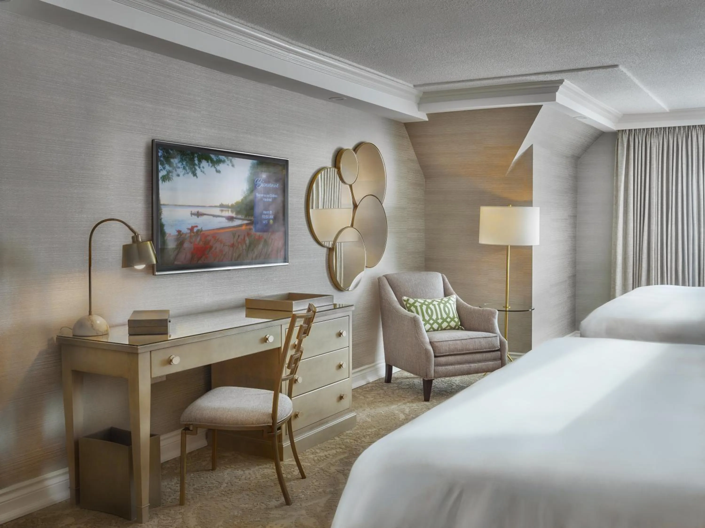 Bedroom, Bed in Chateau Vaudreuil