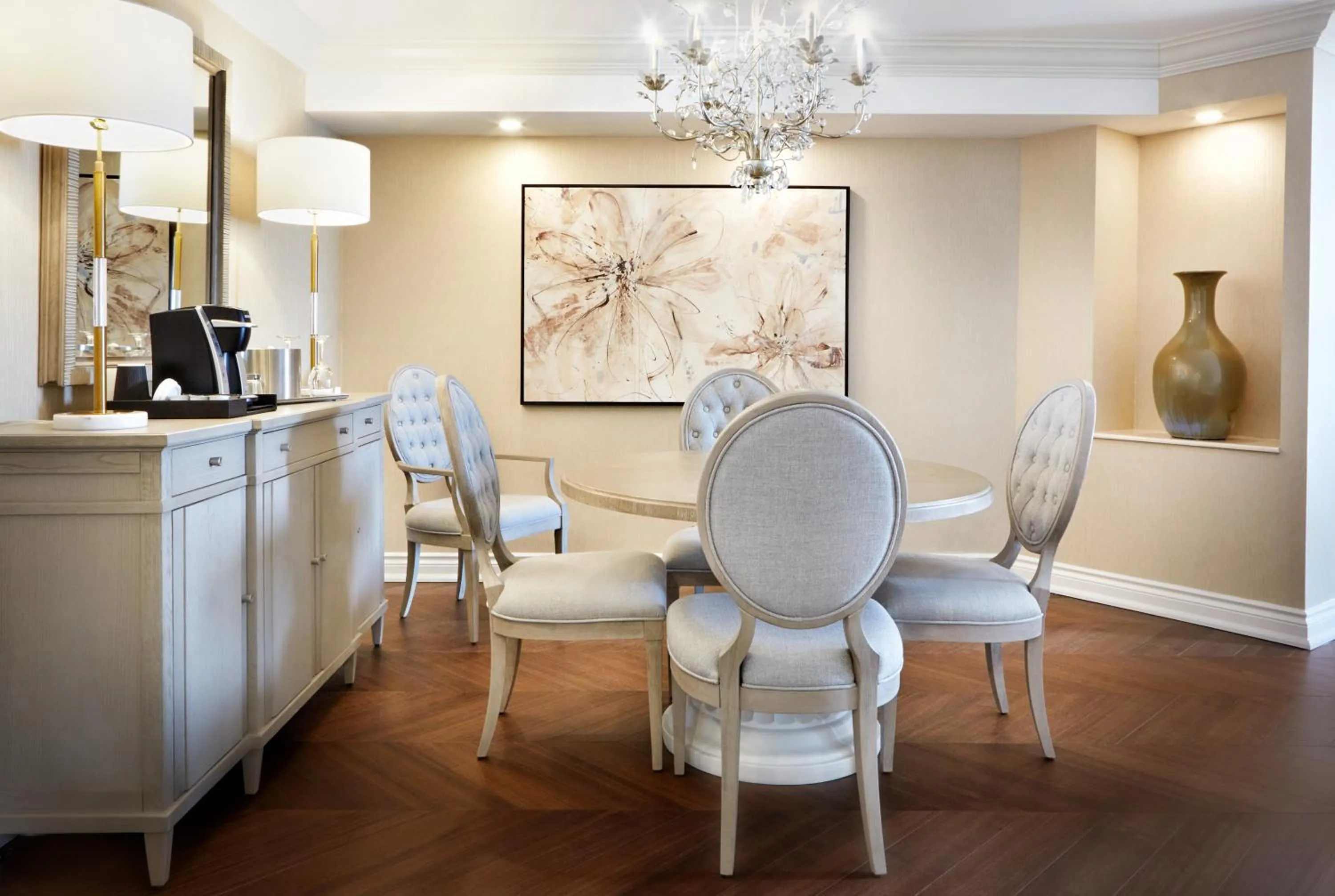 Coffee/tea facilities in Chateau Vaudreuil