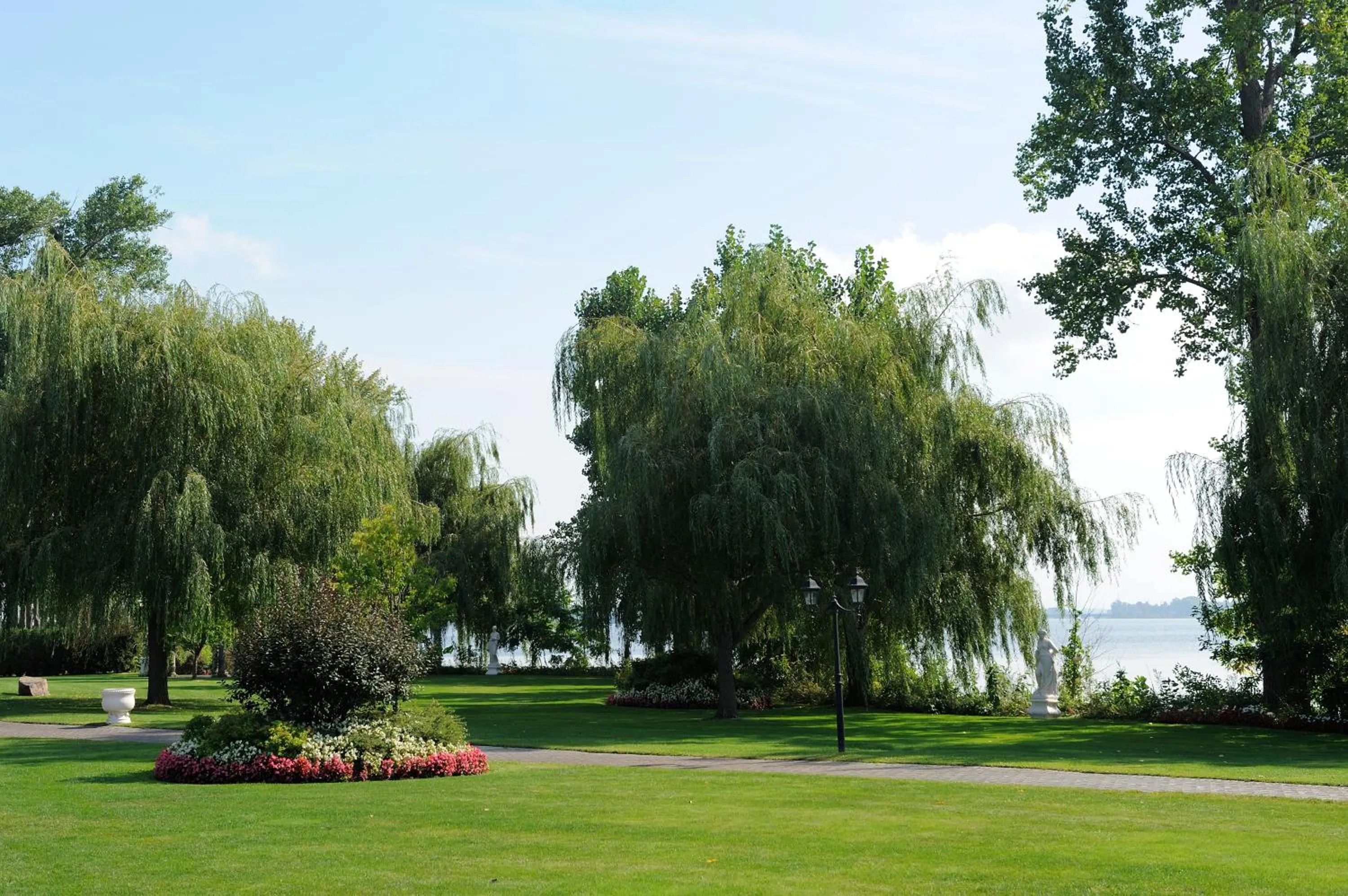 Restaurant/places to eat in Chateau Vaudreuil