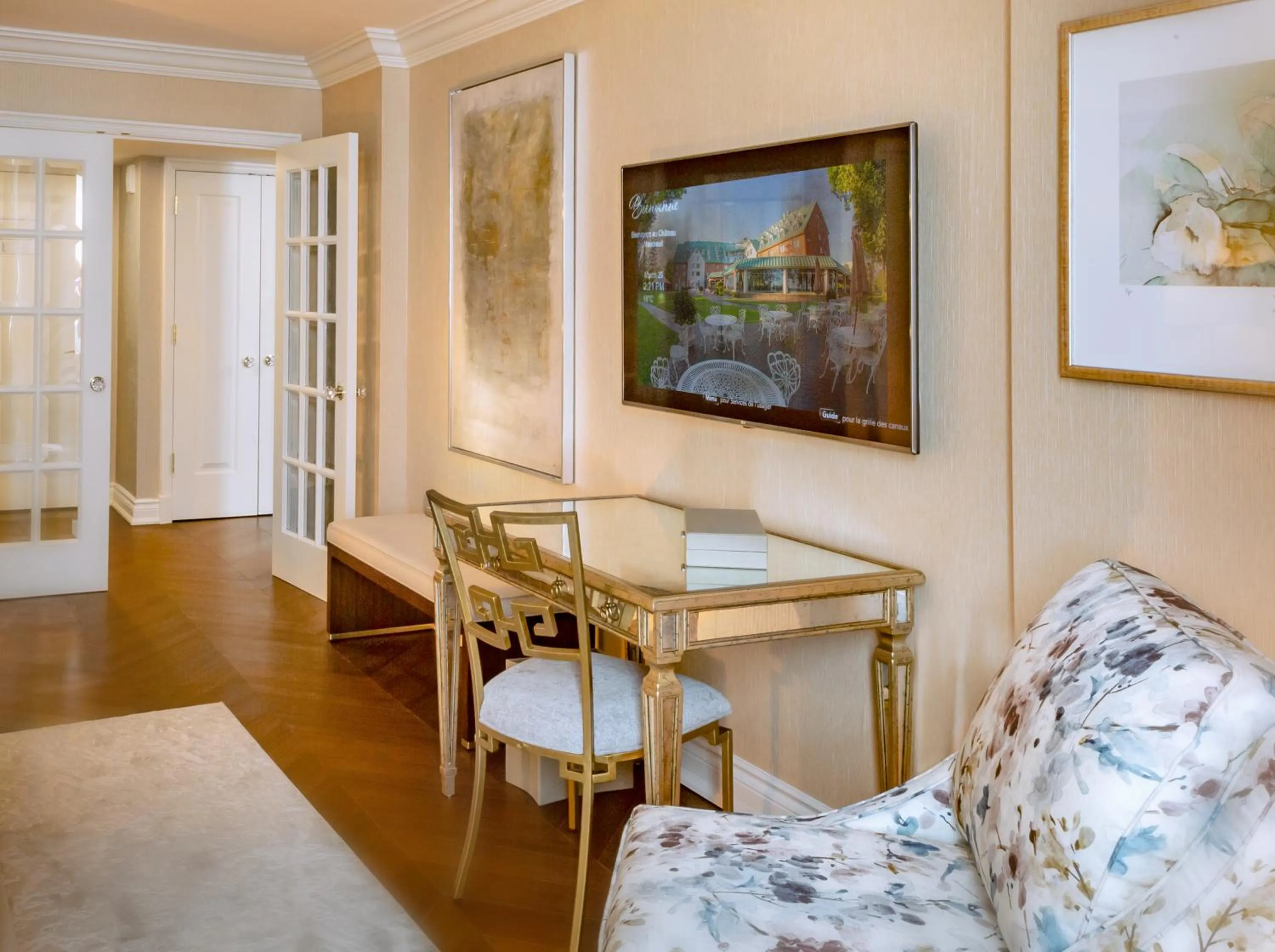 Living room in Chateau Vaudreuil