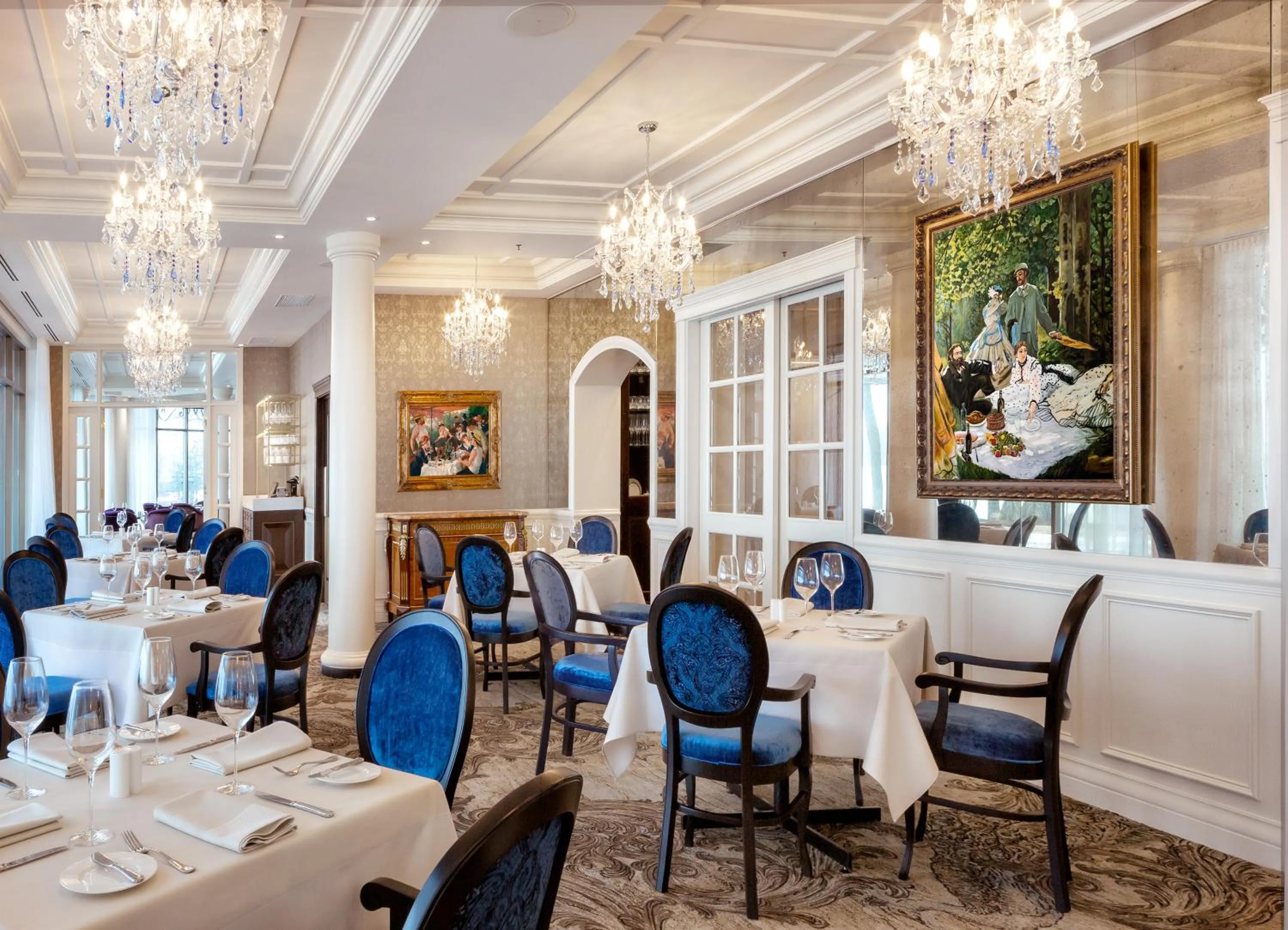 Restaurant/places to eat in Chateau Vaudreuil