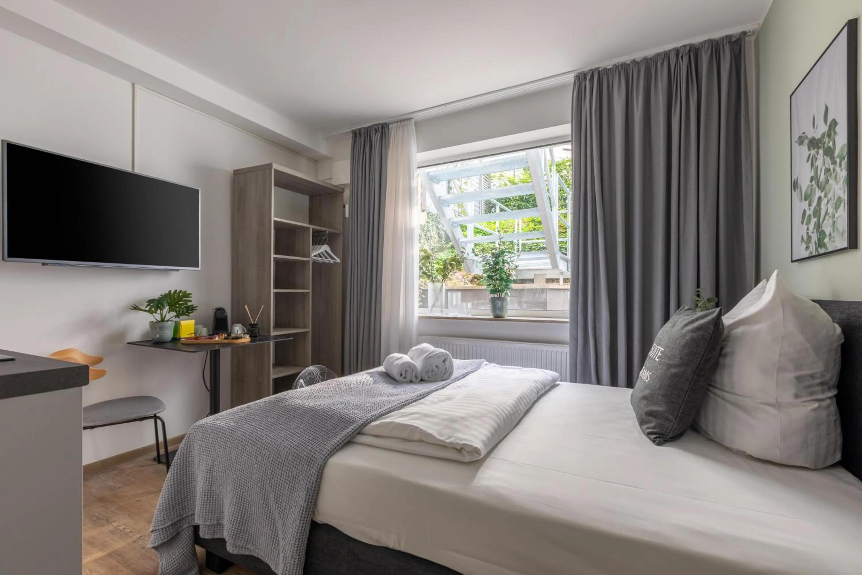 Bed in Limehome Hannover Bleichenstraße - Digital Access