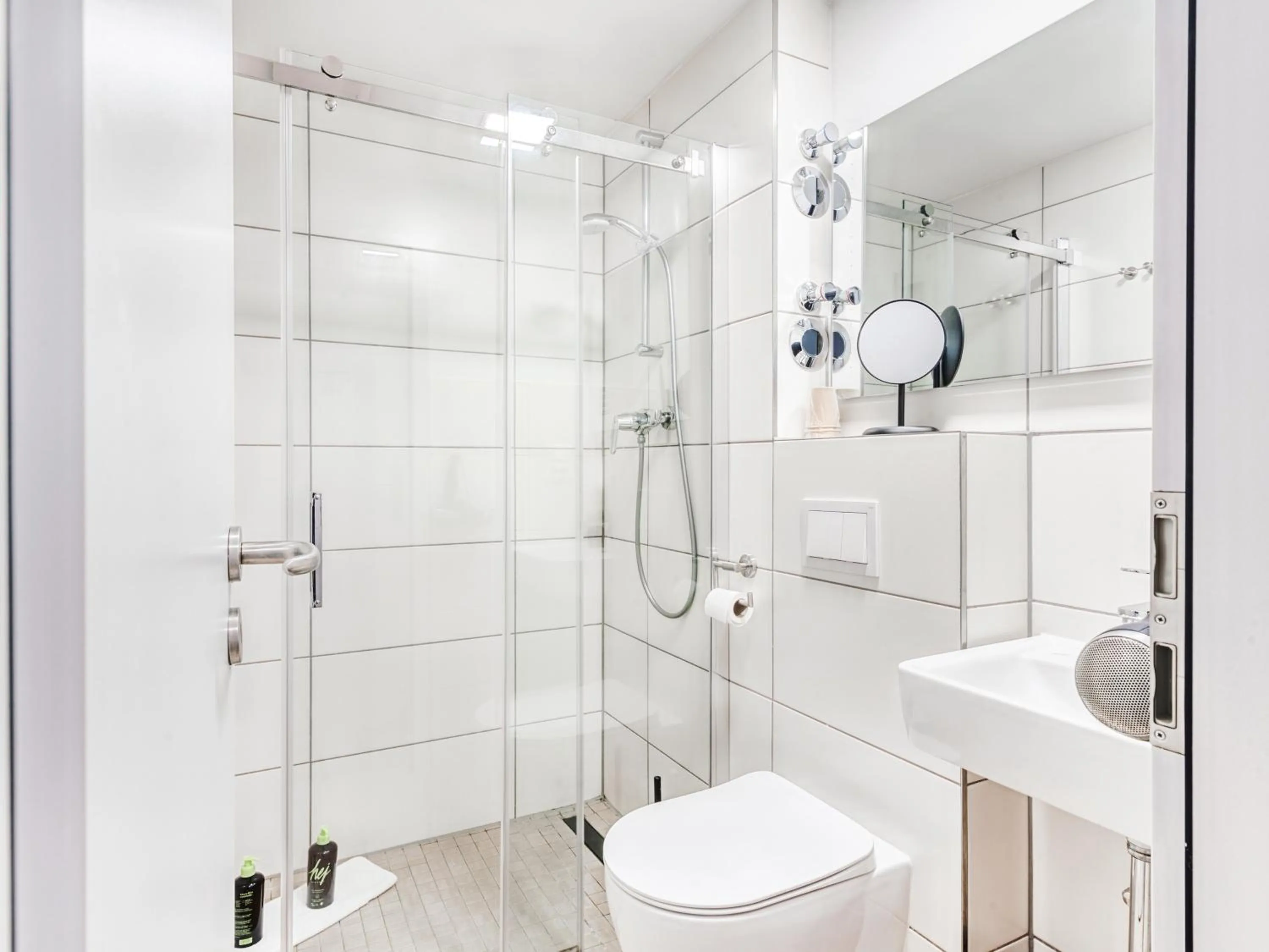 Bathroom in Limehome Hannover Bleichenstraße - Digital Access