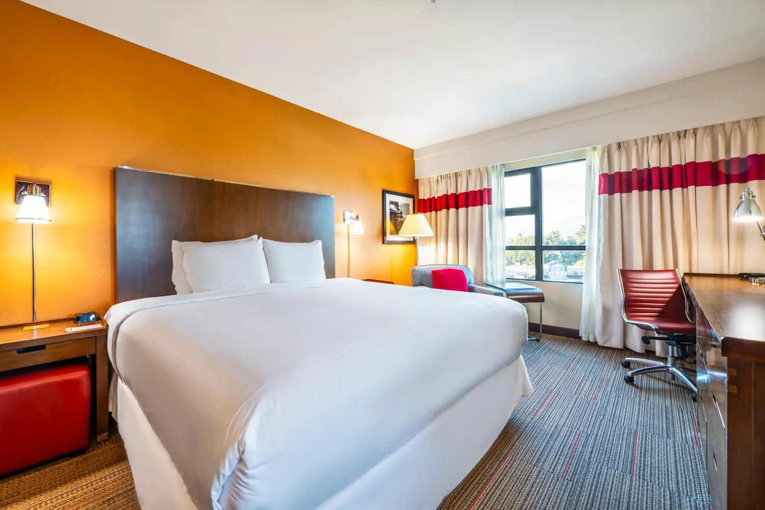 Bedroom, Bed in Grand Park Hotel Vancouver Airport, an Ascend Collection Hotel