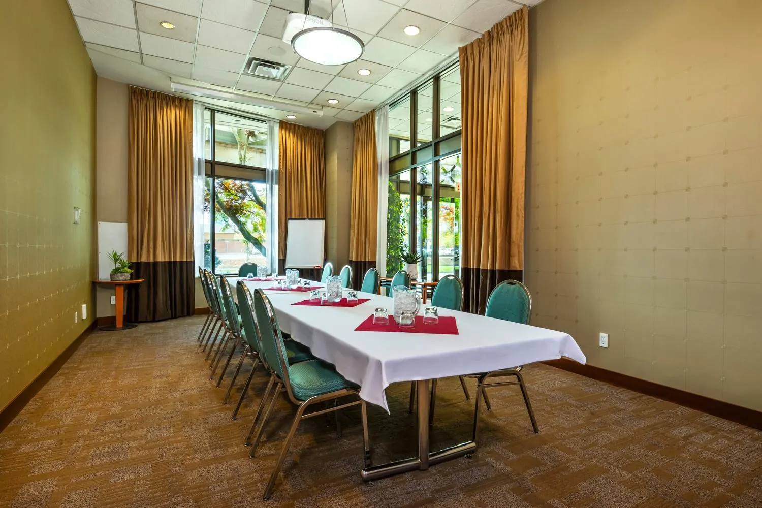 Meeting/conference room in Grand Park Hotel Vancouver Airport, an Ascend Collection Hotel