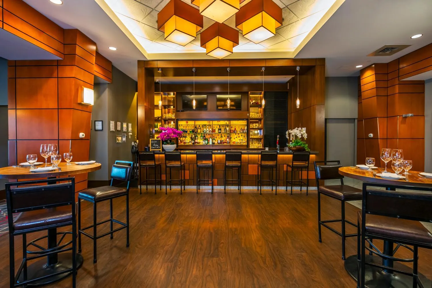 Lounge or bar in Grand Park Hotel Vancouver Airport, an Ascend Collection Hotel