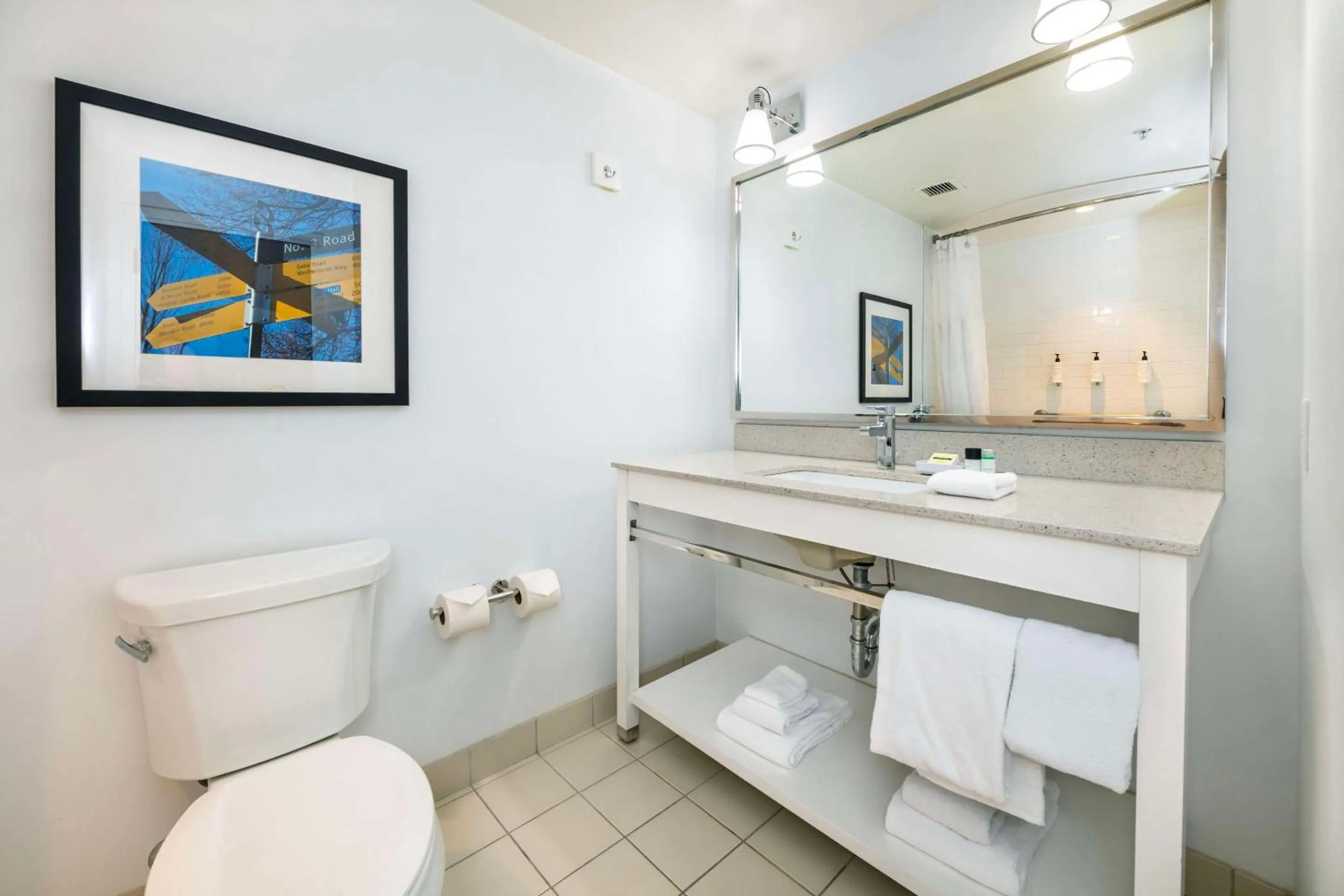 Bedroom in Grand Park Hotel Vancouver Airport, an Ascend Collection Hotel