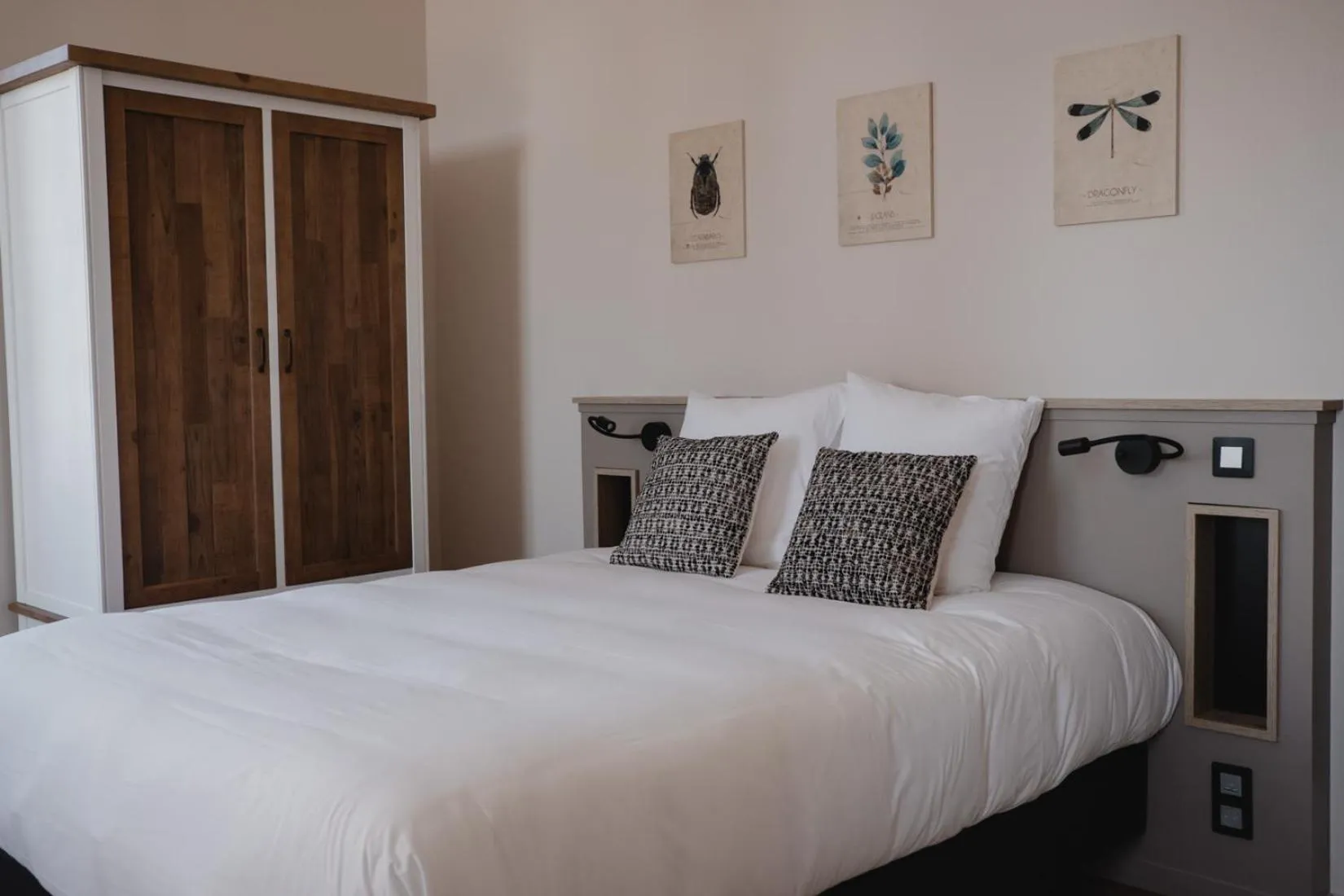 Bedroom, Bed in Hôtel-Restaurant Villa Métis