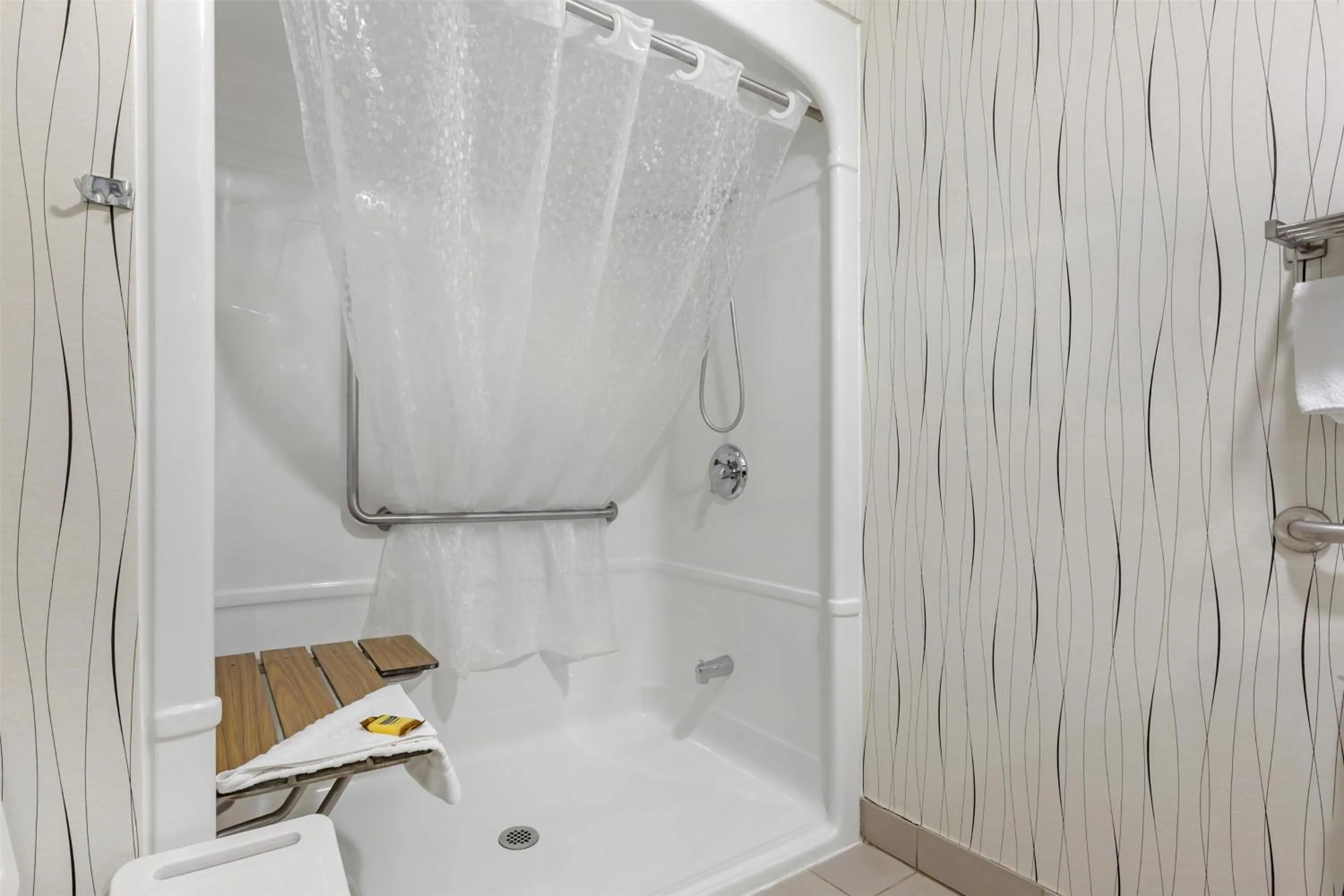 Bathroom in Best Western Plus Travel Hotel Toronto Airport