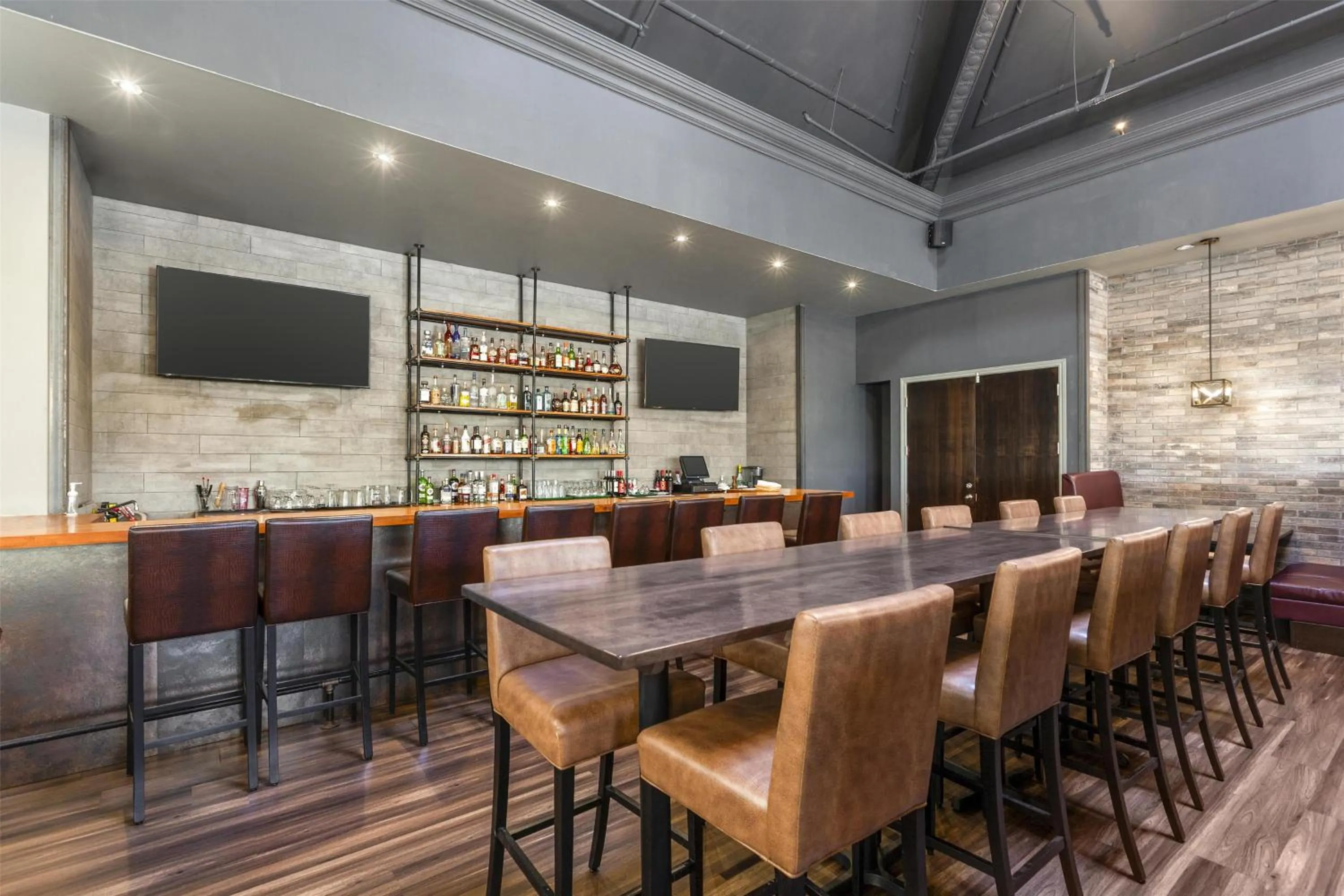 Lounge or bar in Best Western Plus Travel Hotel Toronto Airport