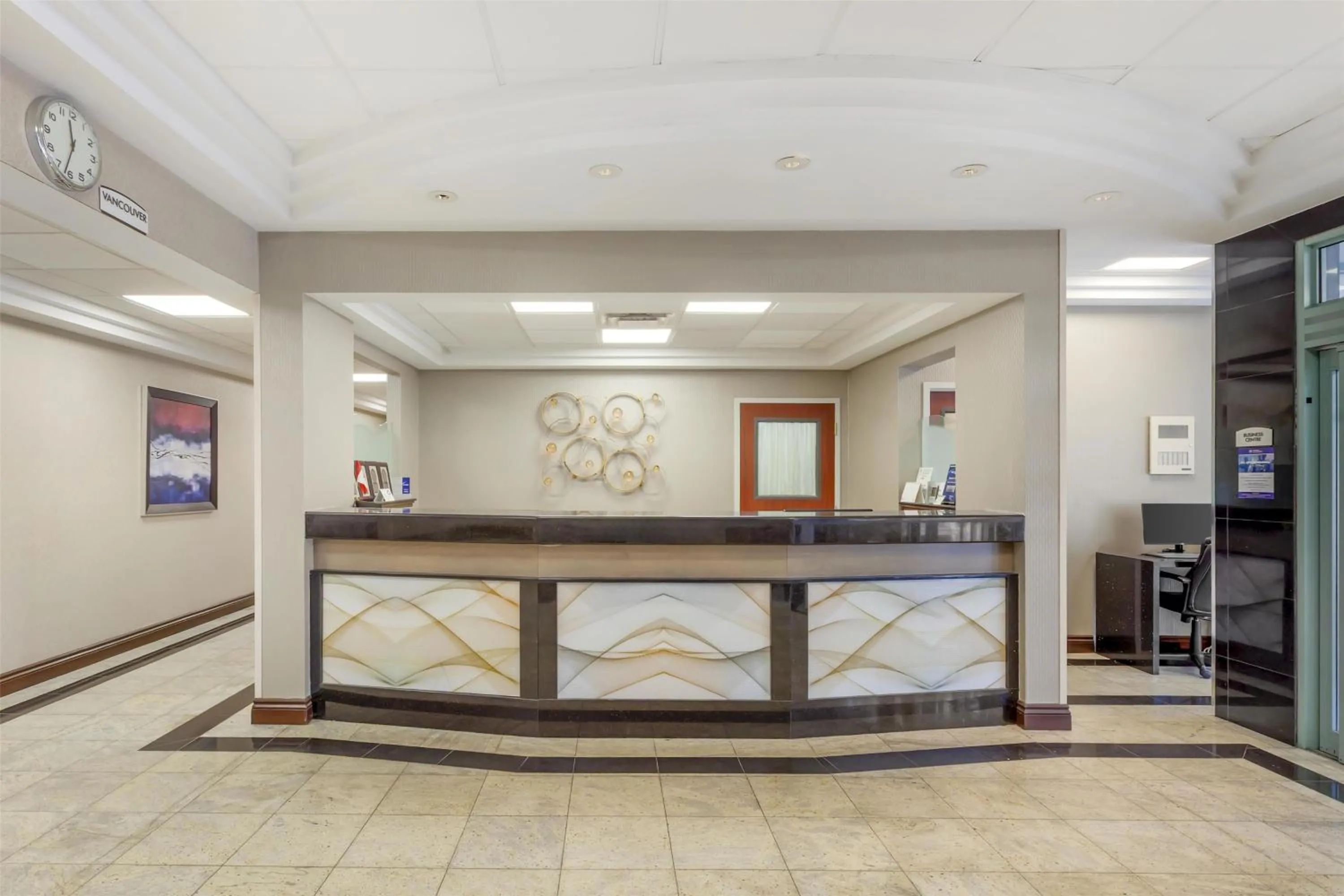 Lobby or reception in Best Western Plus Travel Hotel Toronto Airport