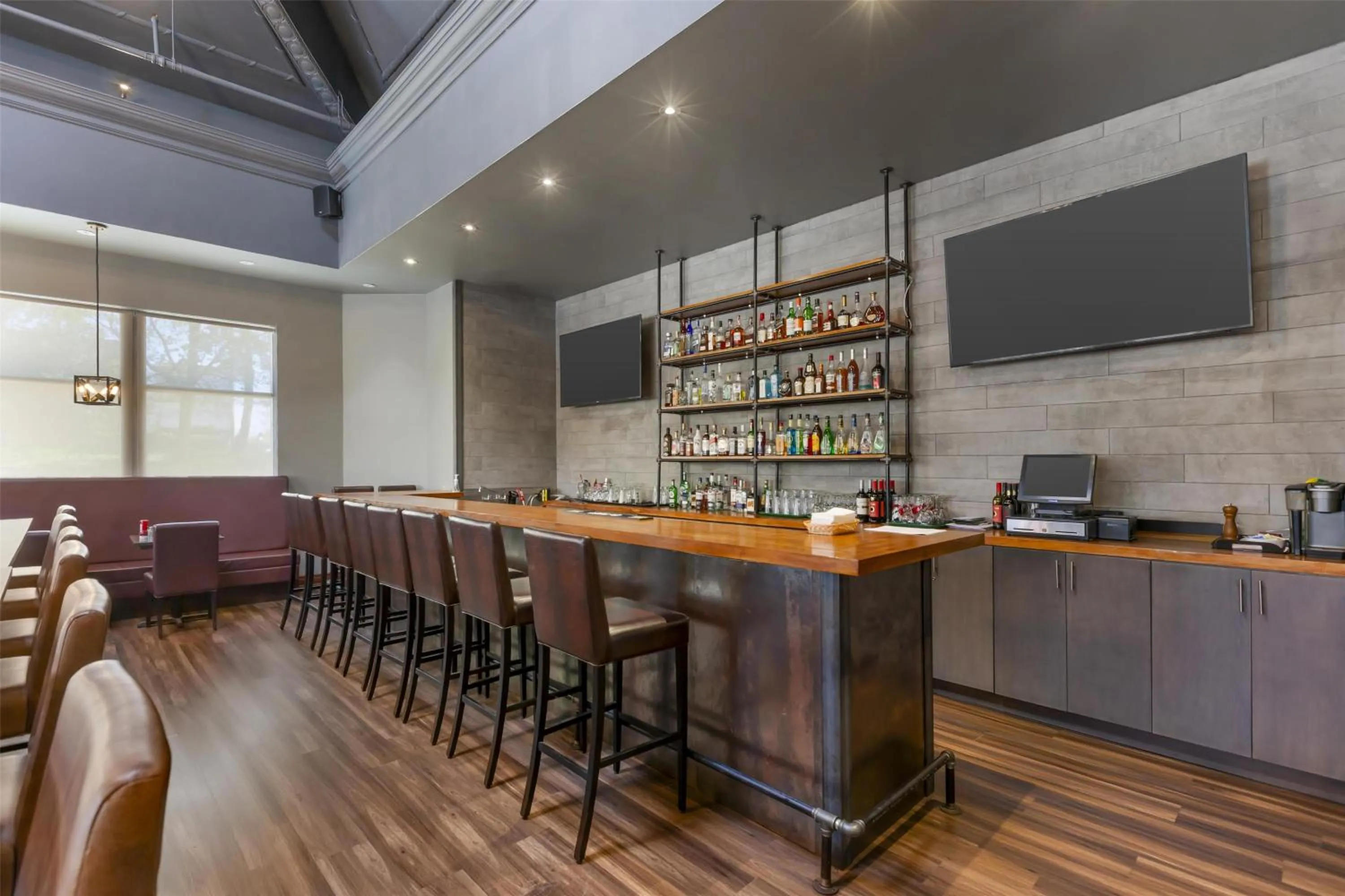 Lounge or bar in Best Western Plus Travel Hotel Toronto Airport