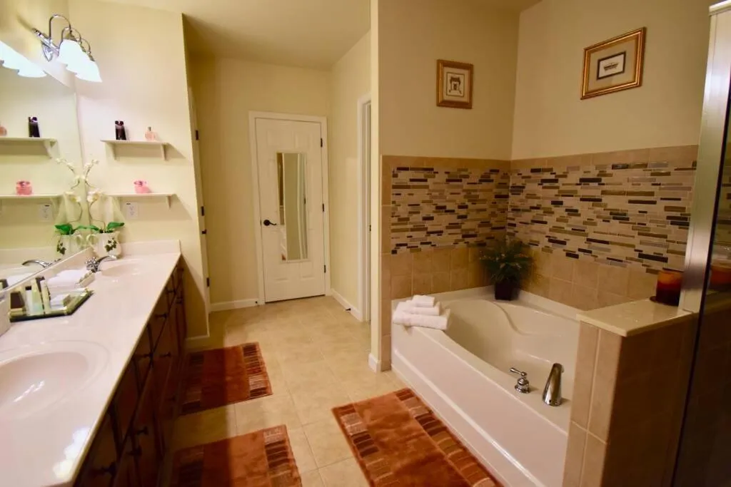 Luxury Townhouse with Oversized Master near Halcyon