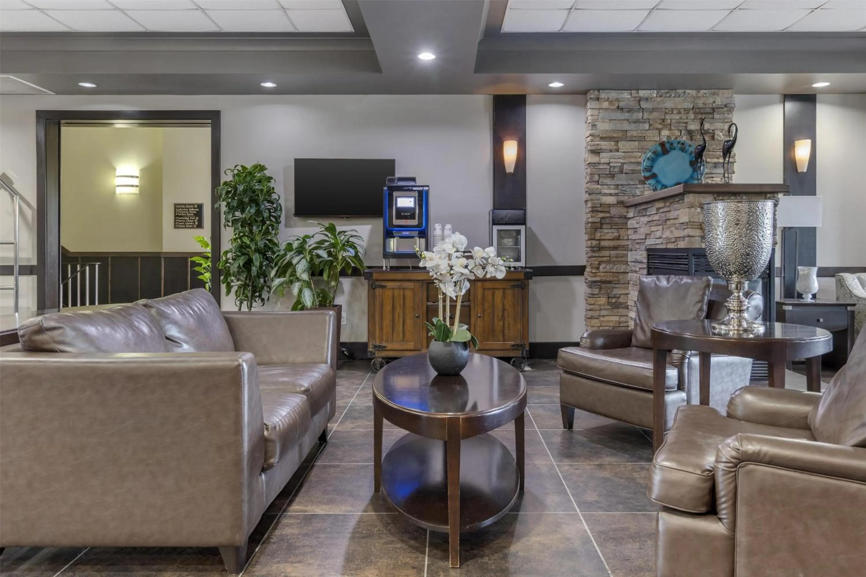 Lobby or reception in Best Western Plus Chocolate Lake Hotel - Halifax