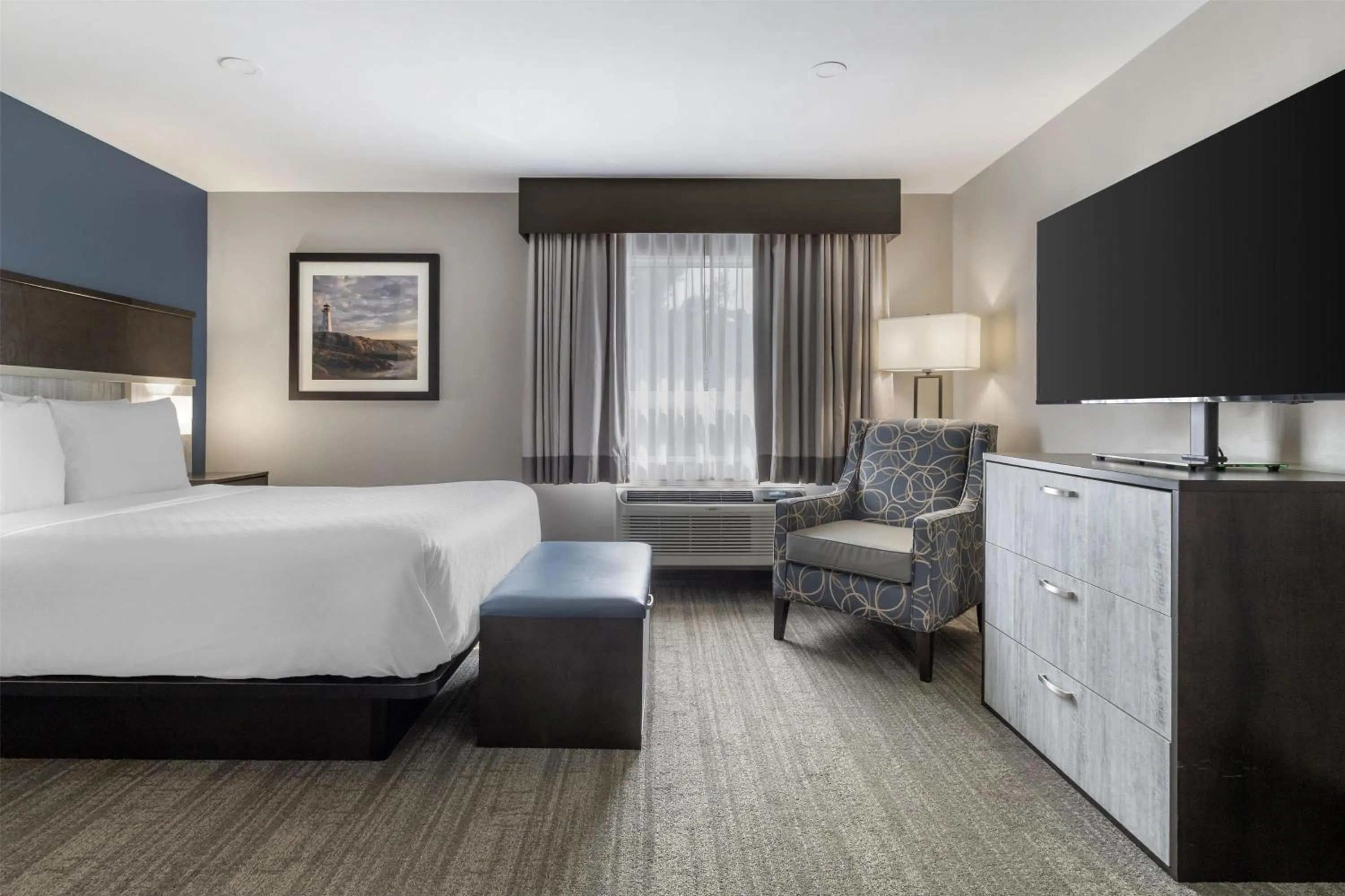 Bedroom, Bed in Best Western Plus Chocolate Lake Hotel - Halifax