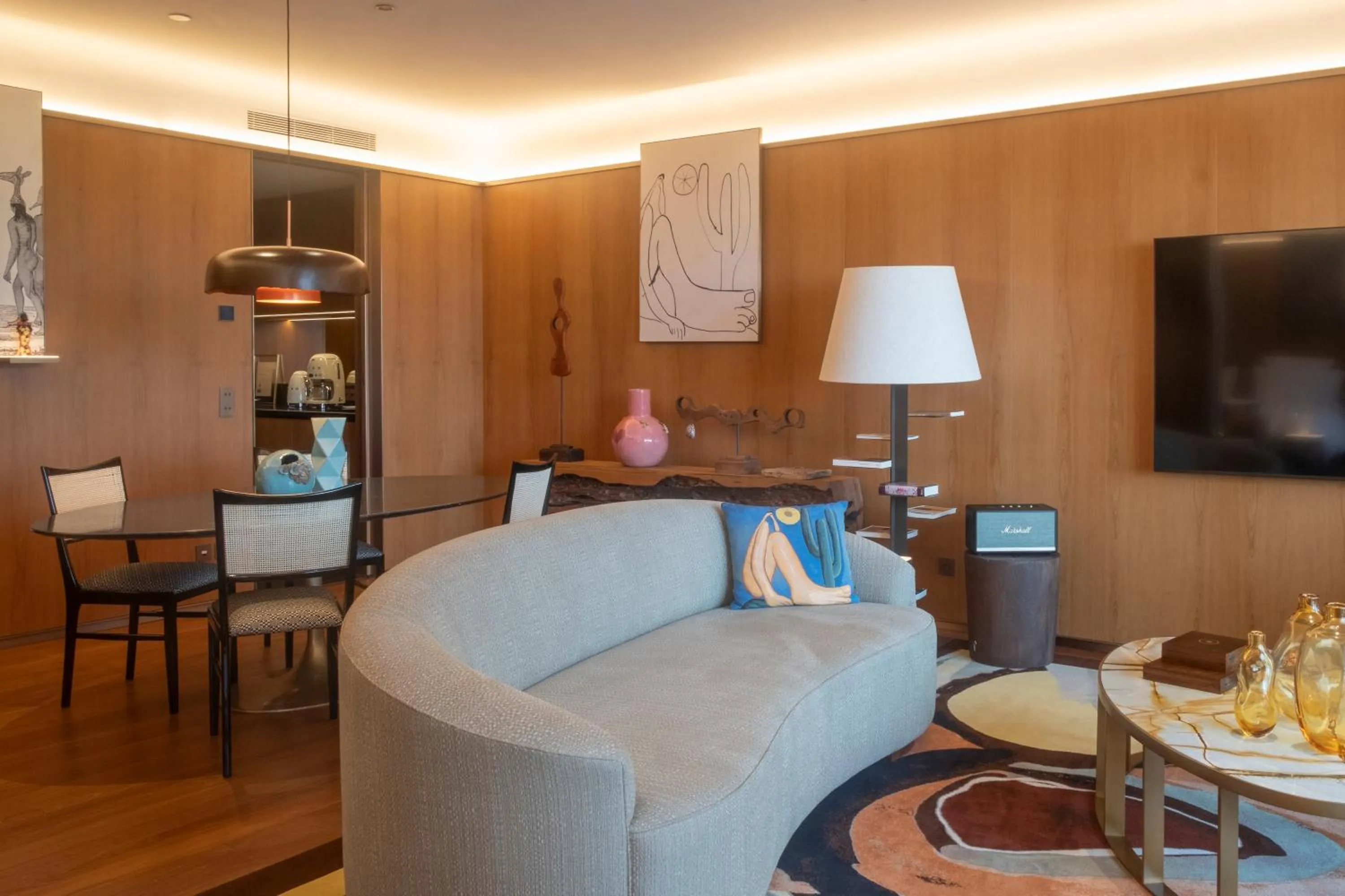 Living room in Rosewood São Paulo