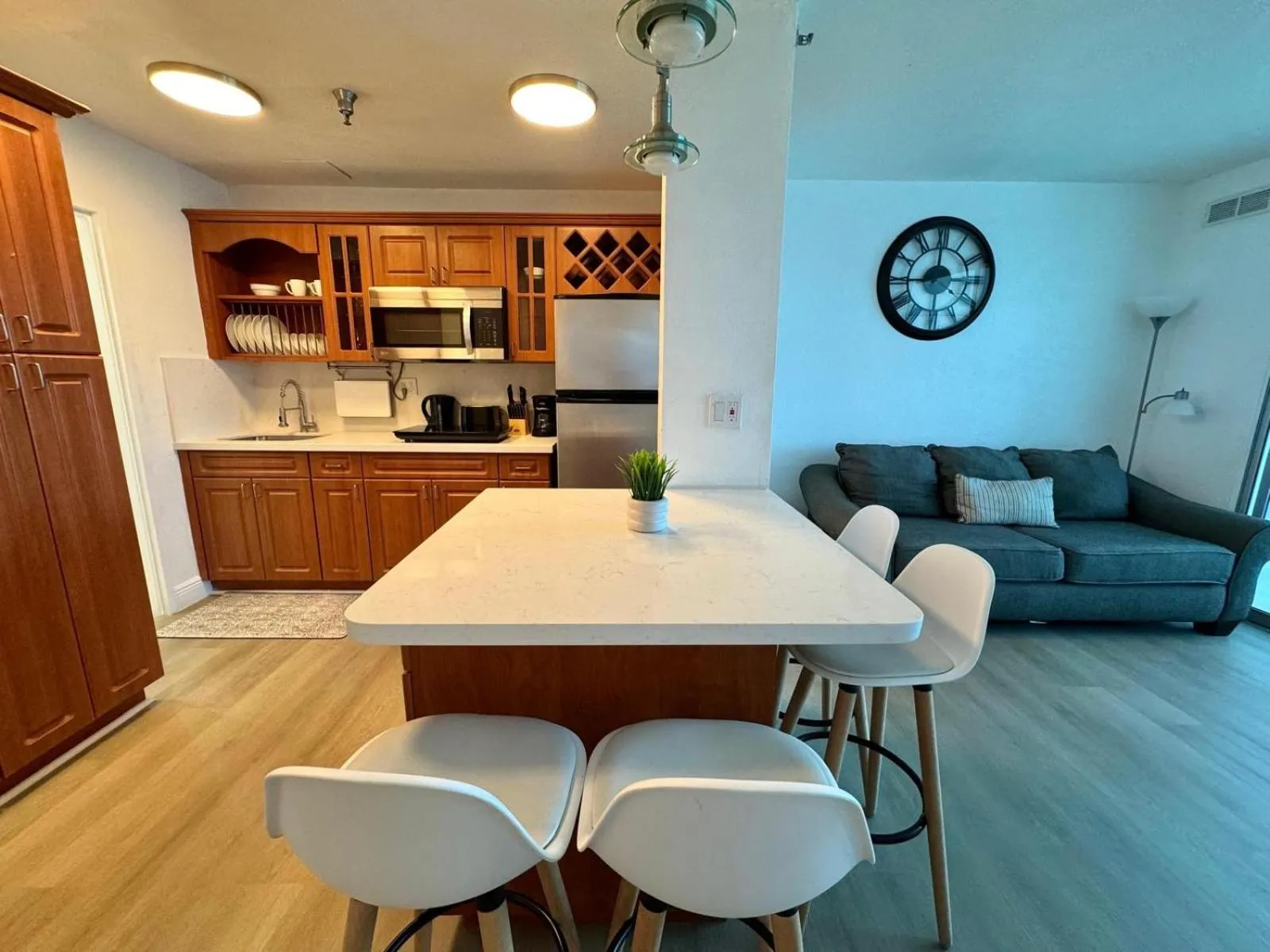 Kitchen or kitchenette in SeaStays Apartments