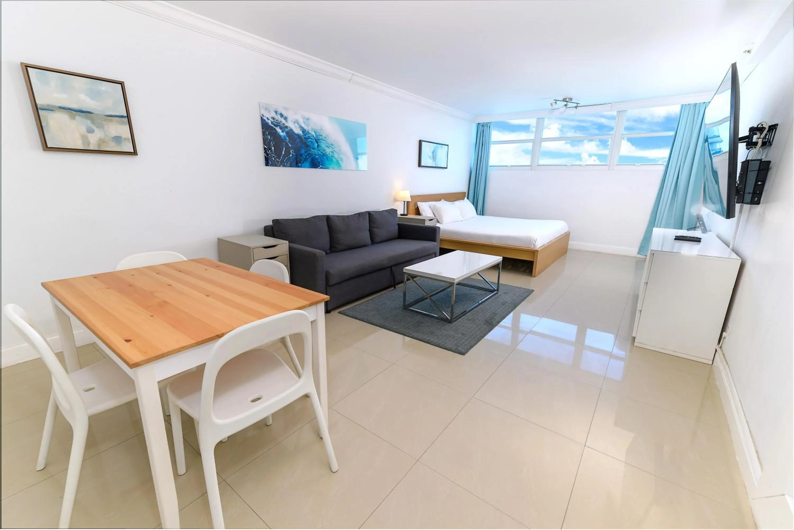 TV and multimedia in SeaStays Apartments