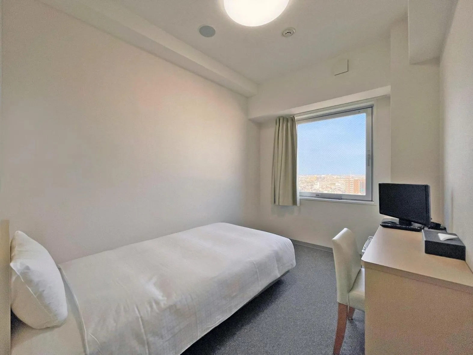 Photo of the whole room, Bed in CHISUN BUDGET Kanazawa Ekimae