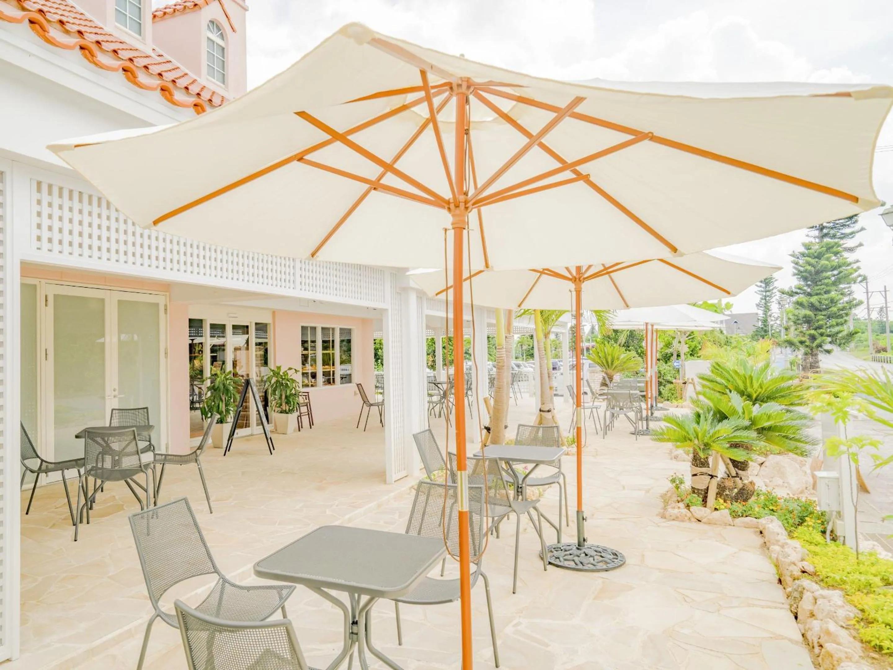 Restaurant/places to eat in HOTEL SEABREEZE CORAL