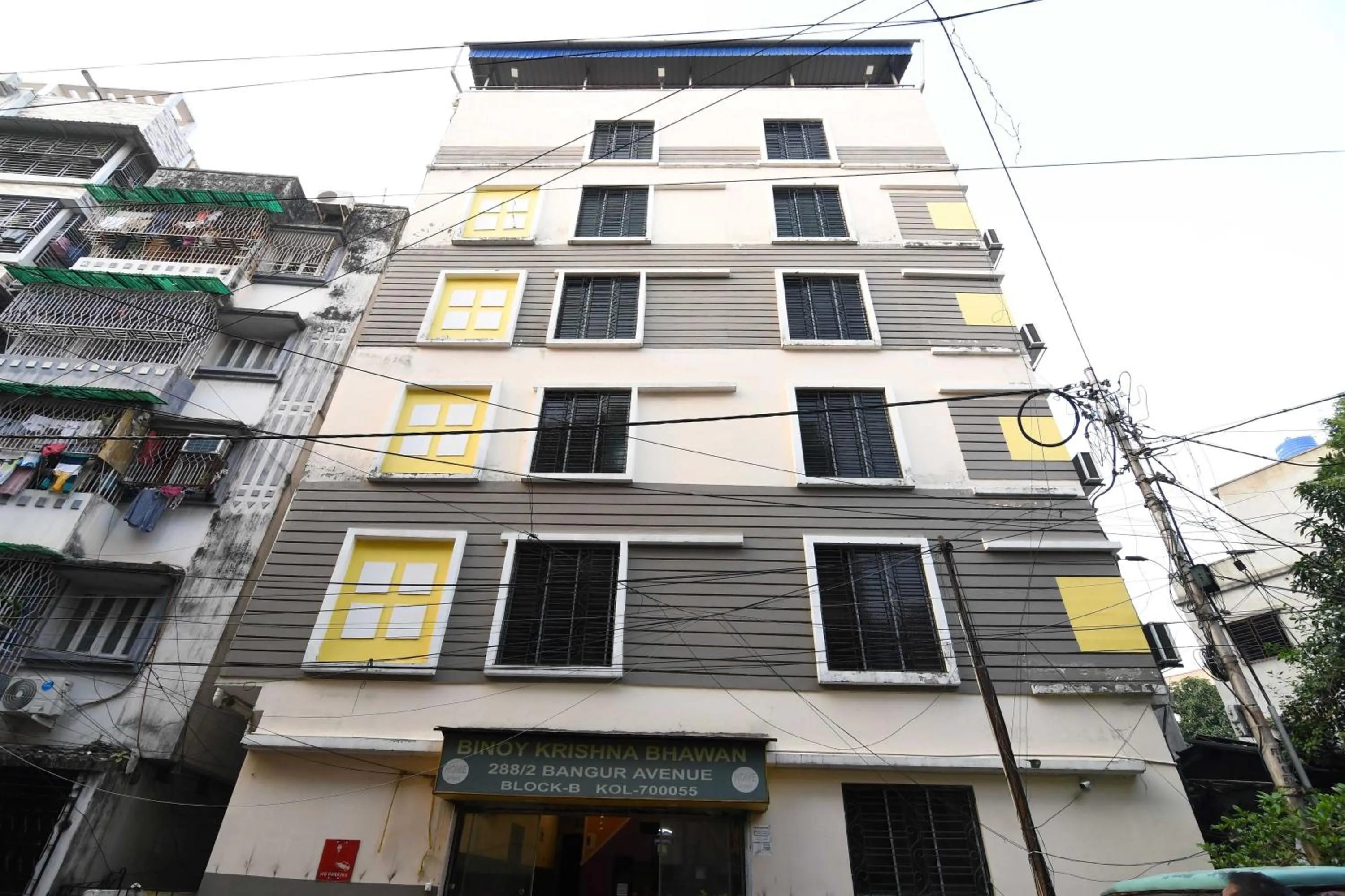 Facade/entrance in Super OYO 82026 BANGUR INN